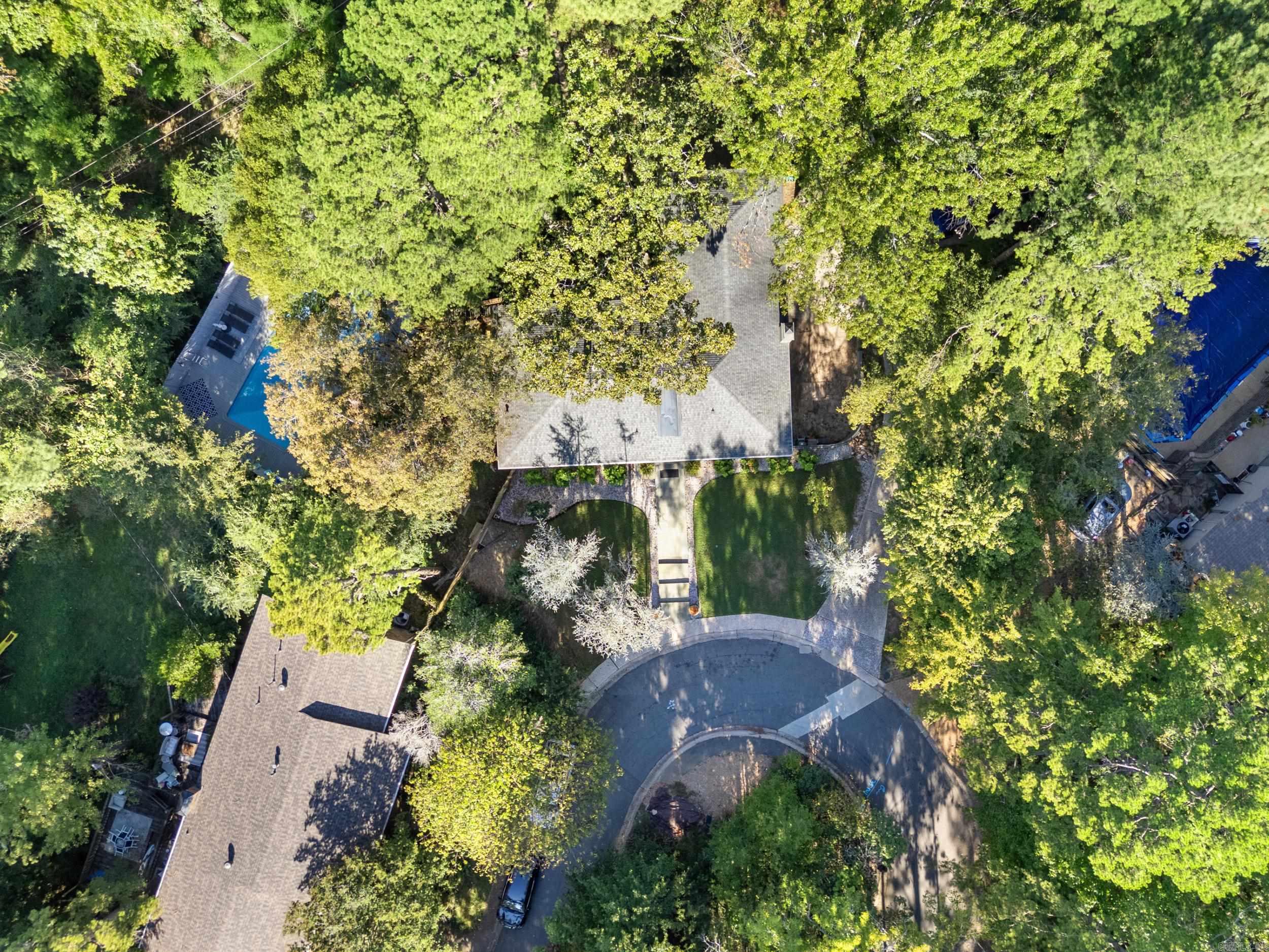 LEAWOOD MANOR - Residential