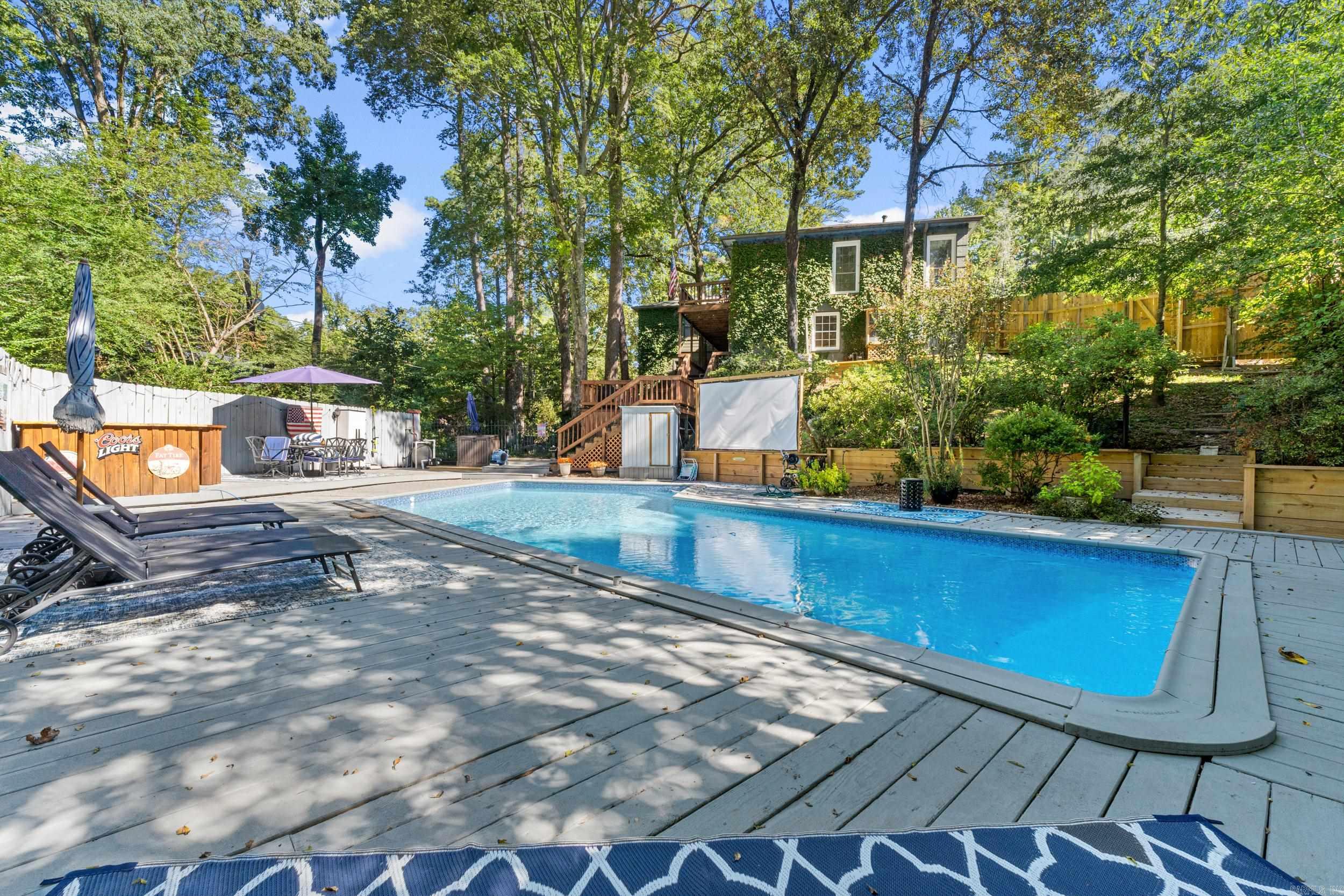 LEAWOOD MANOR - Residential