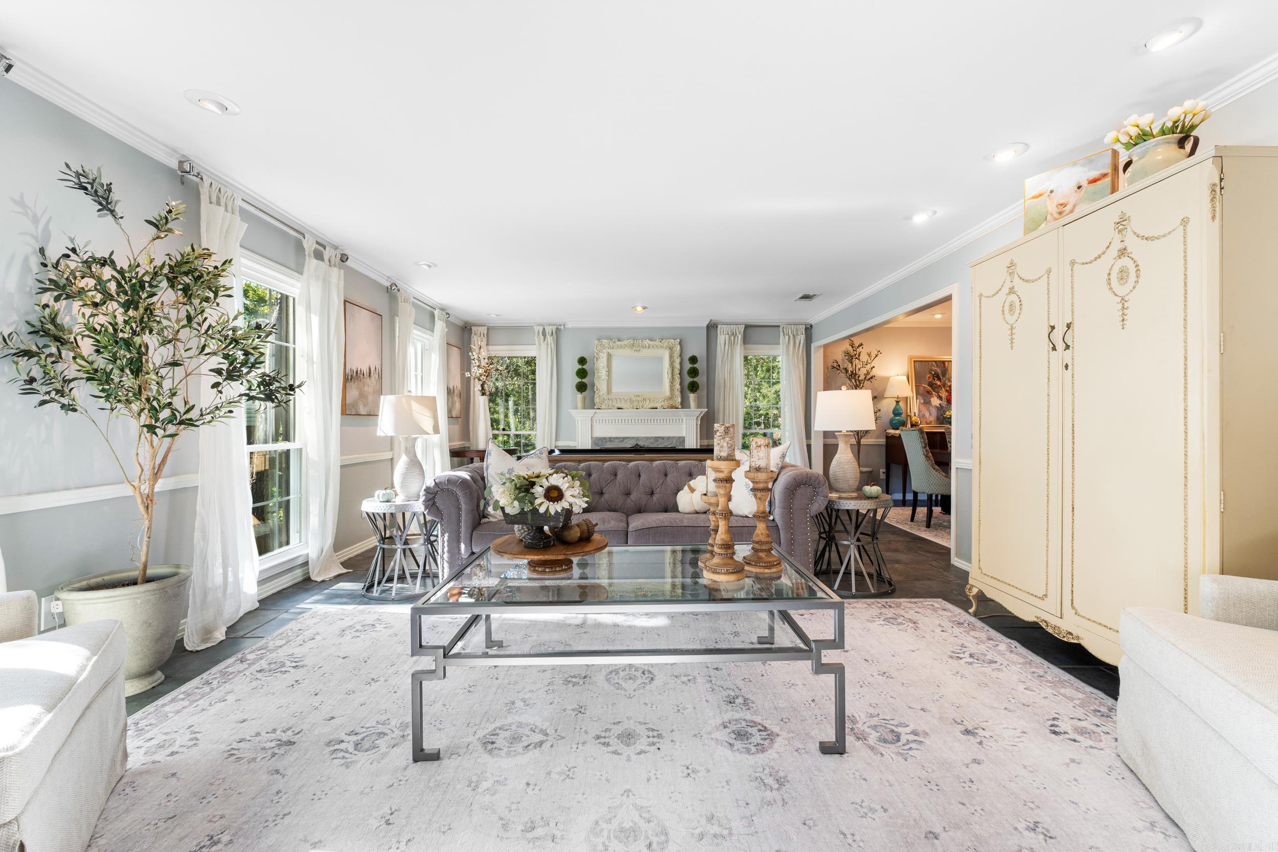 LEAWOOD MANOR - Residential