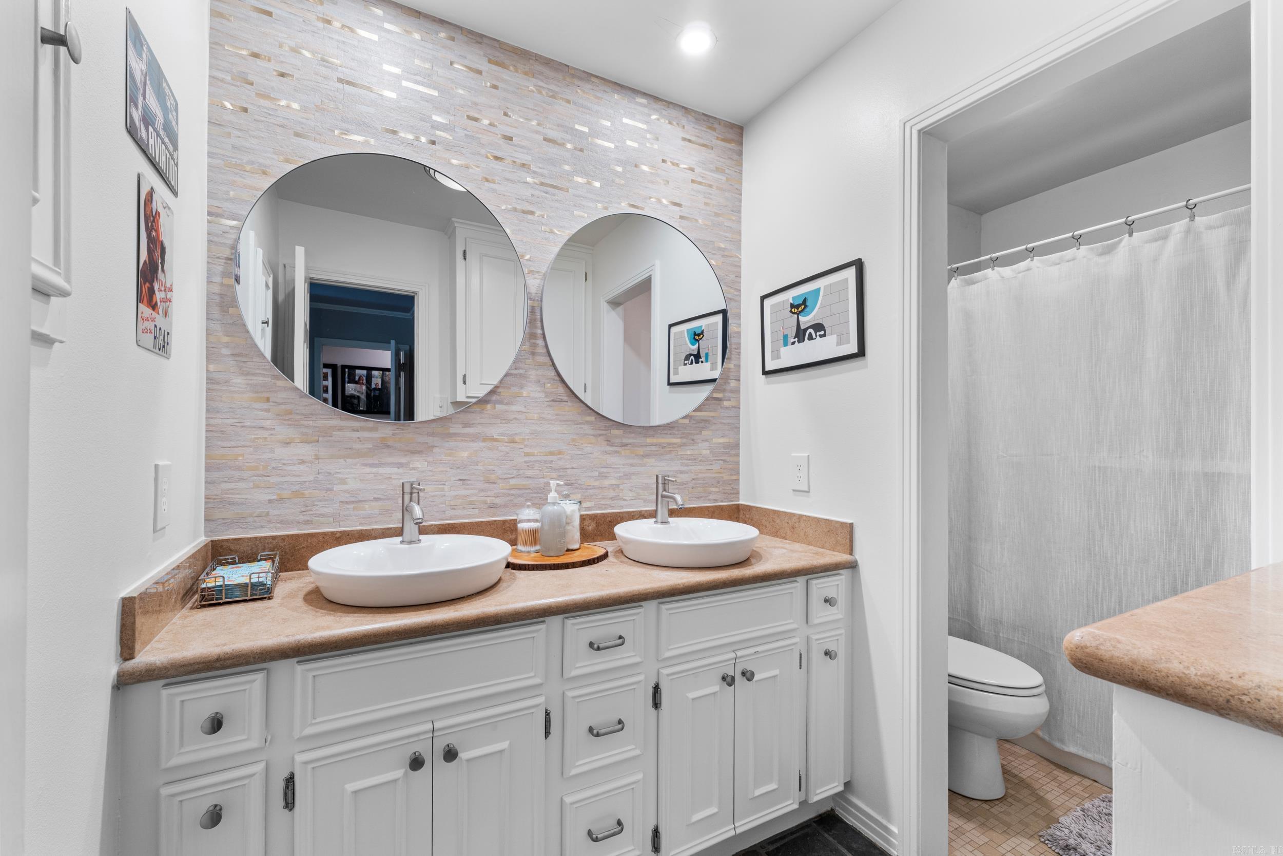 LEAWOOD MANOR - Residential