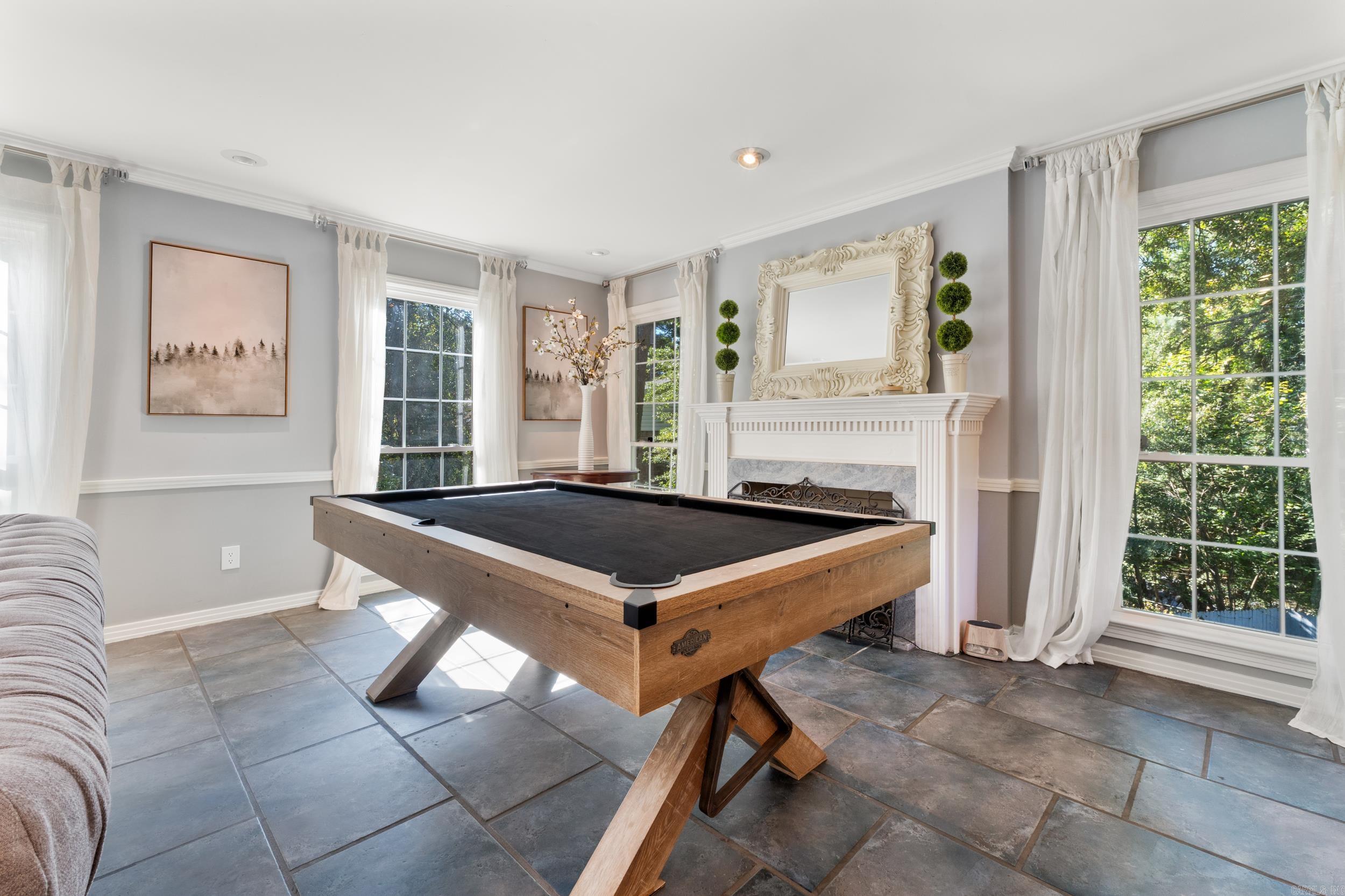 LEAWOOD MANOR - Residential