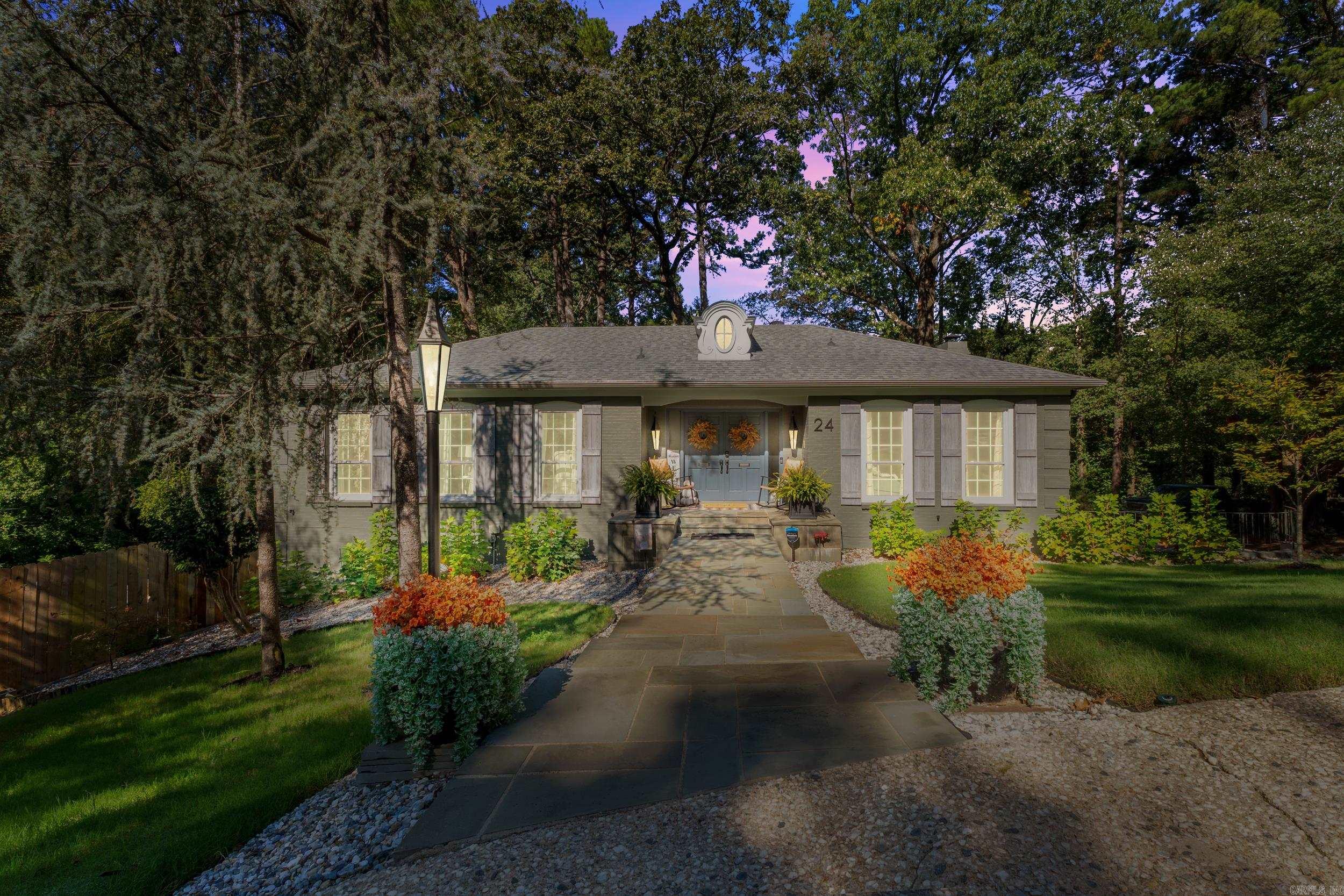 LEAWOOD MANOR - Residential