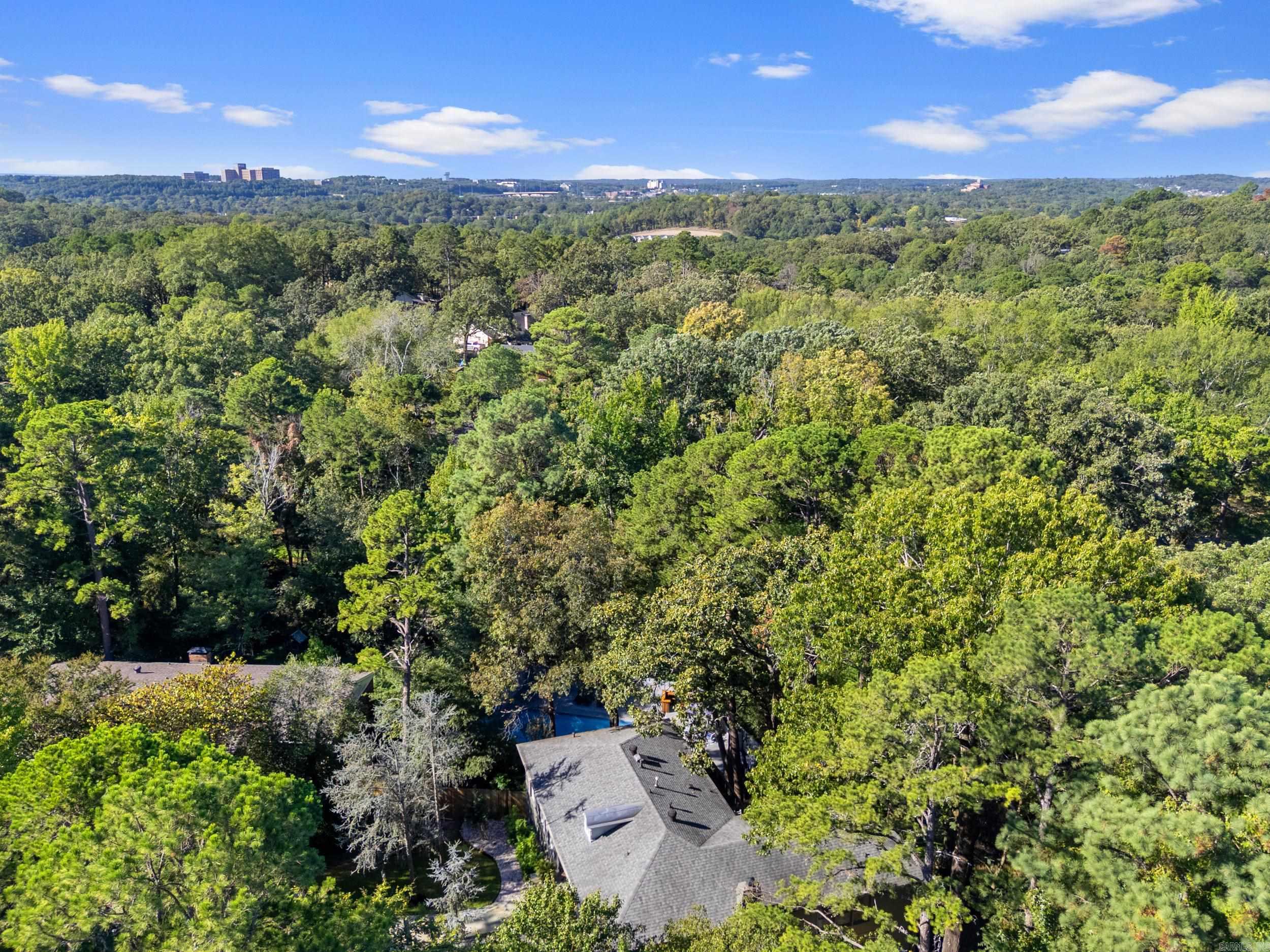 LEAWOOD MANOR - Residential