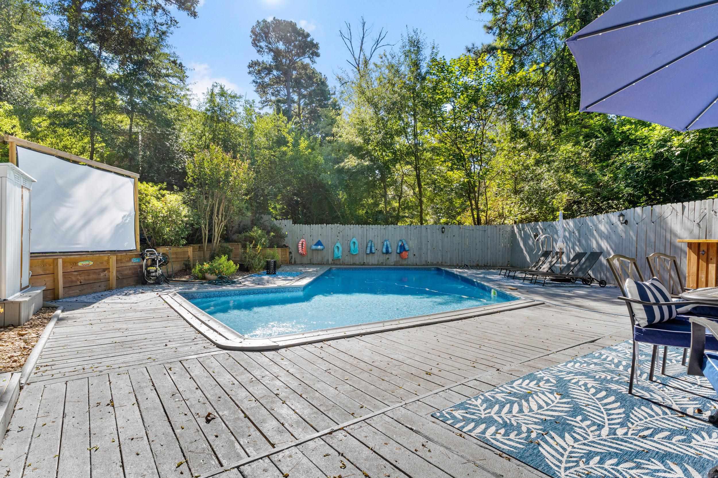 LEAWOOD MANOR - Residential