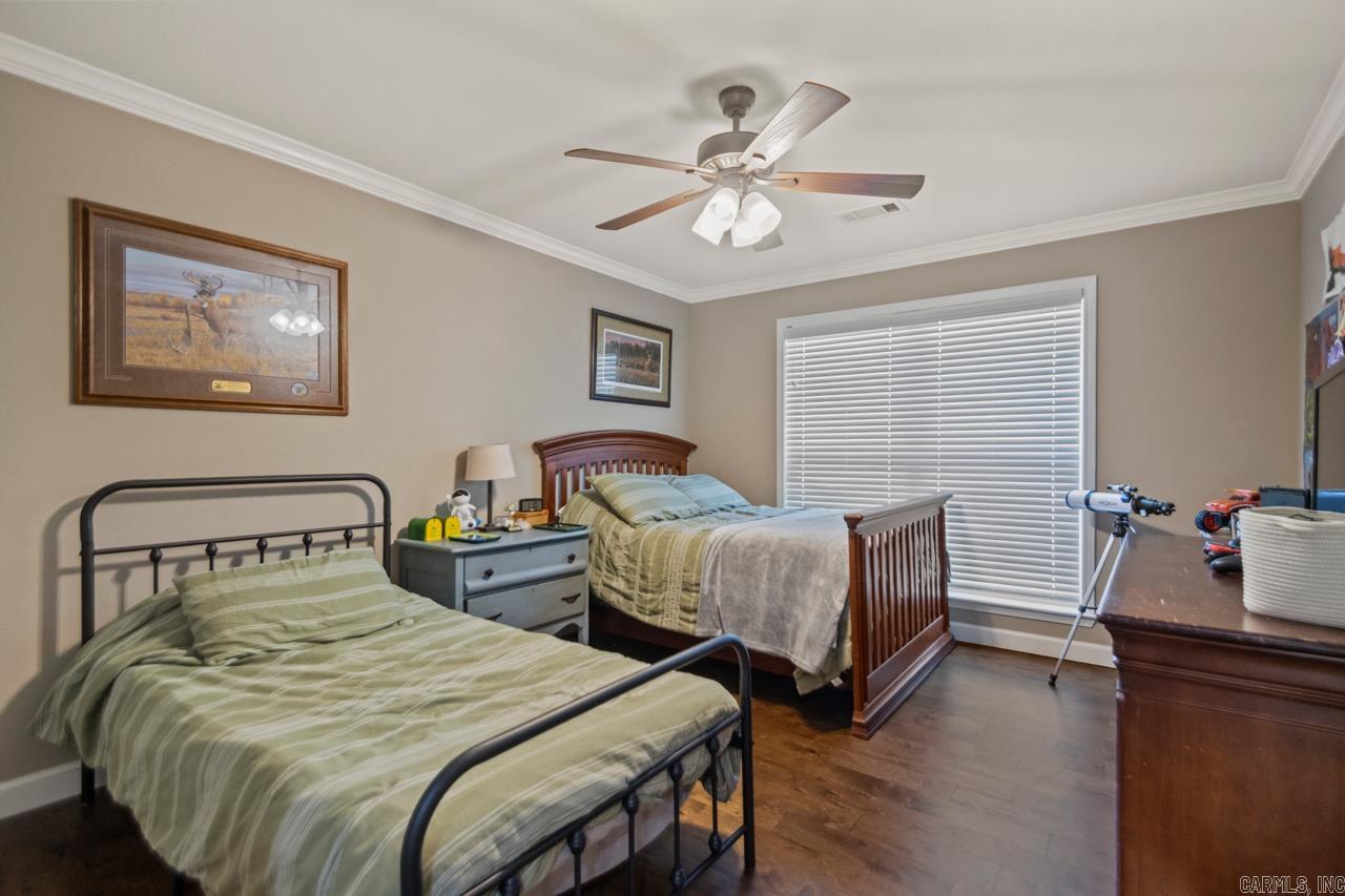 PINEWOOD ESTATES - Residential