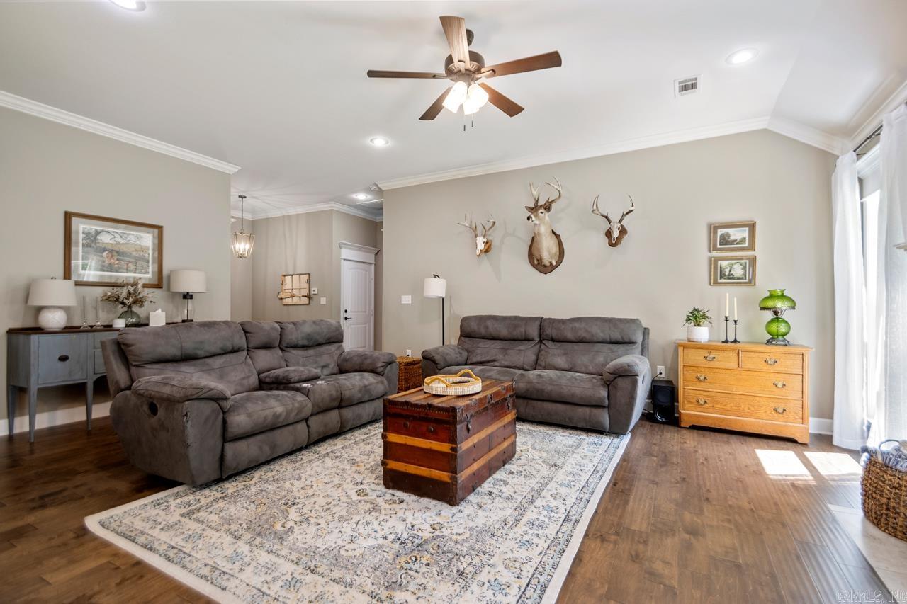 PINEWOOD ESTATES - Residential