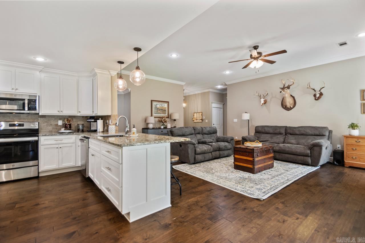 PINEWOOD ESTATES - Residential