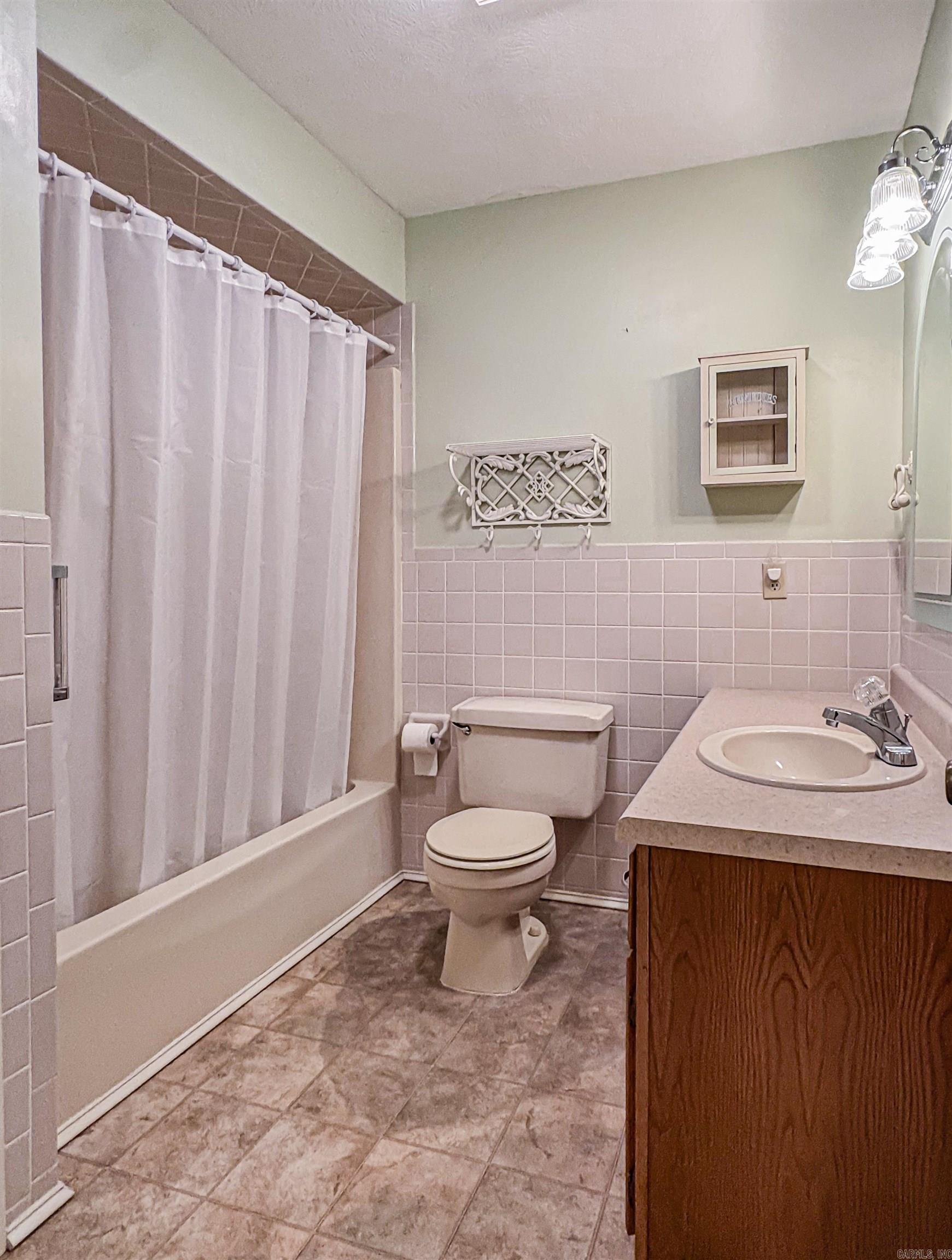 MARC-LYN ESTATES - Residential