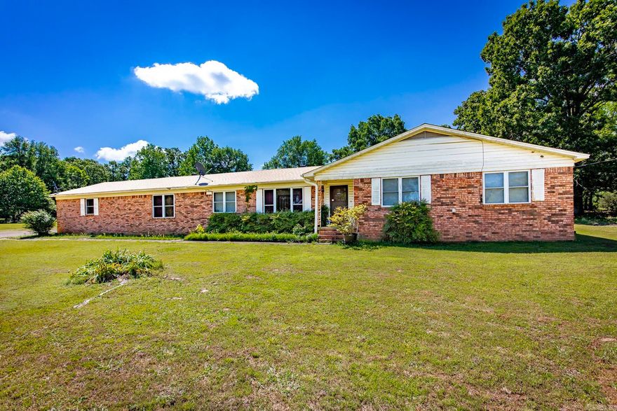 Welcome Home!!  Generous square footage and a solid foundation is the perfect canvas to make this home your own.  Large den area that would be perfect for the ultimate game room.  Sit outside on your back patio and enjoy watching the wildlife while drinking your morning cup of coffee.  Located just outside of Searcy but still only minutes from town, a short and easy drive to shopping and dining.  Come see this one today!!   Agents see remarks.