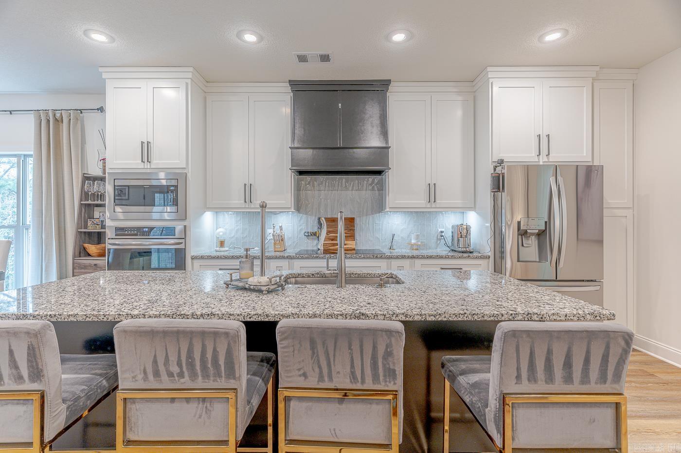 VALLEY VIEW MANOR - Residential