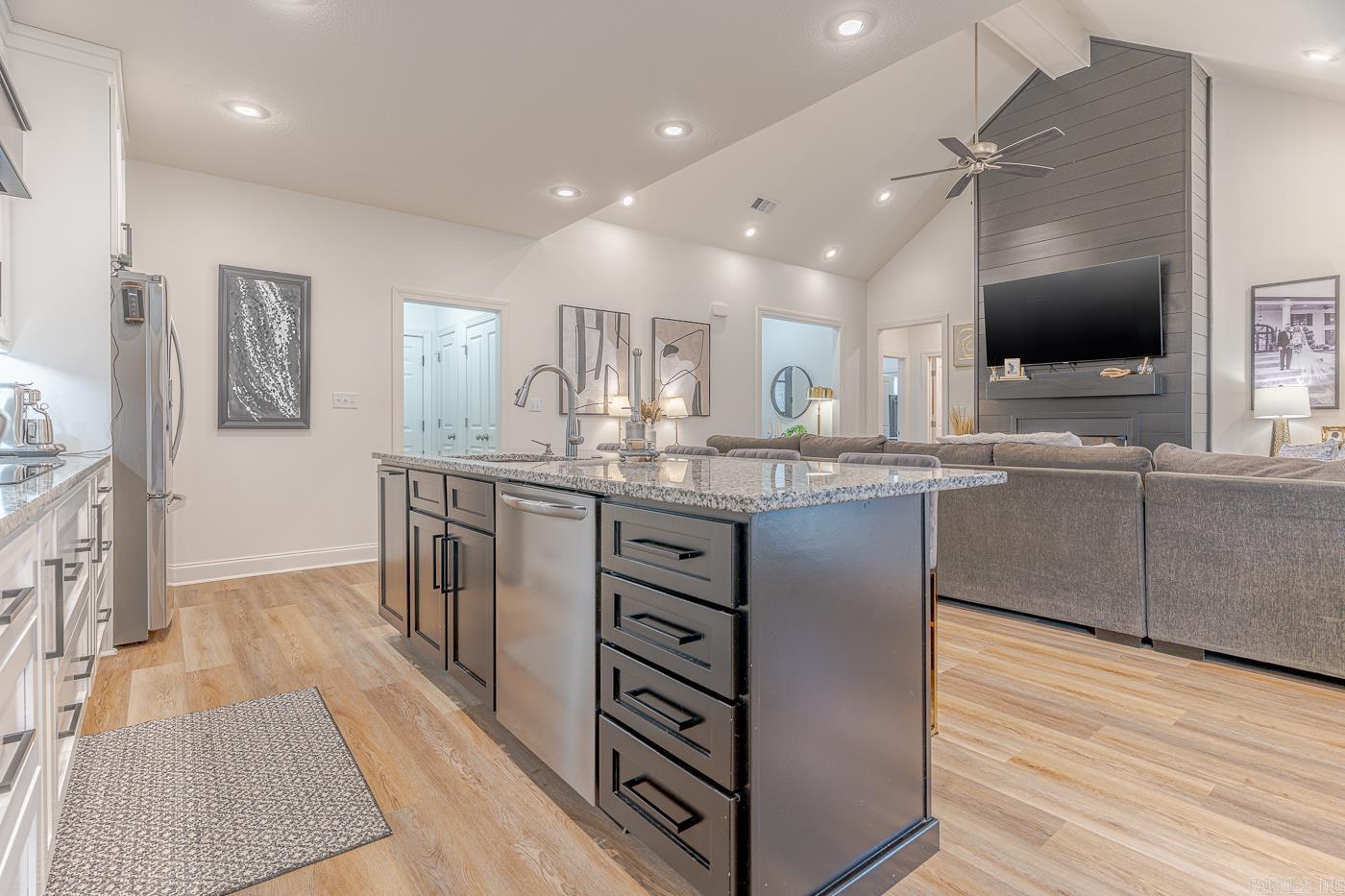 VALLEY VIEW MANOR - Residential