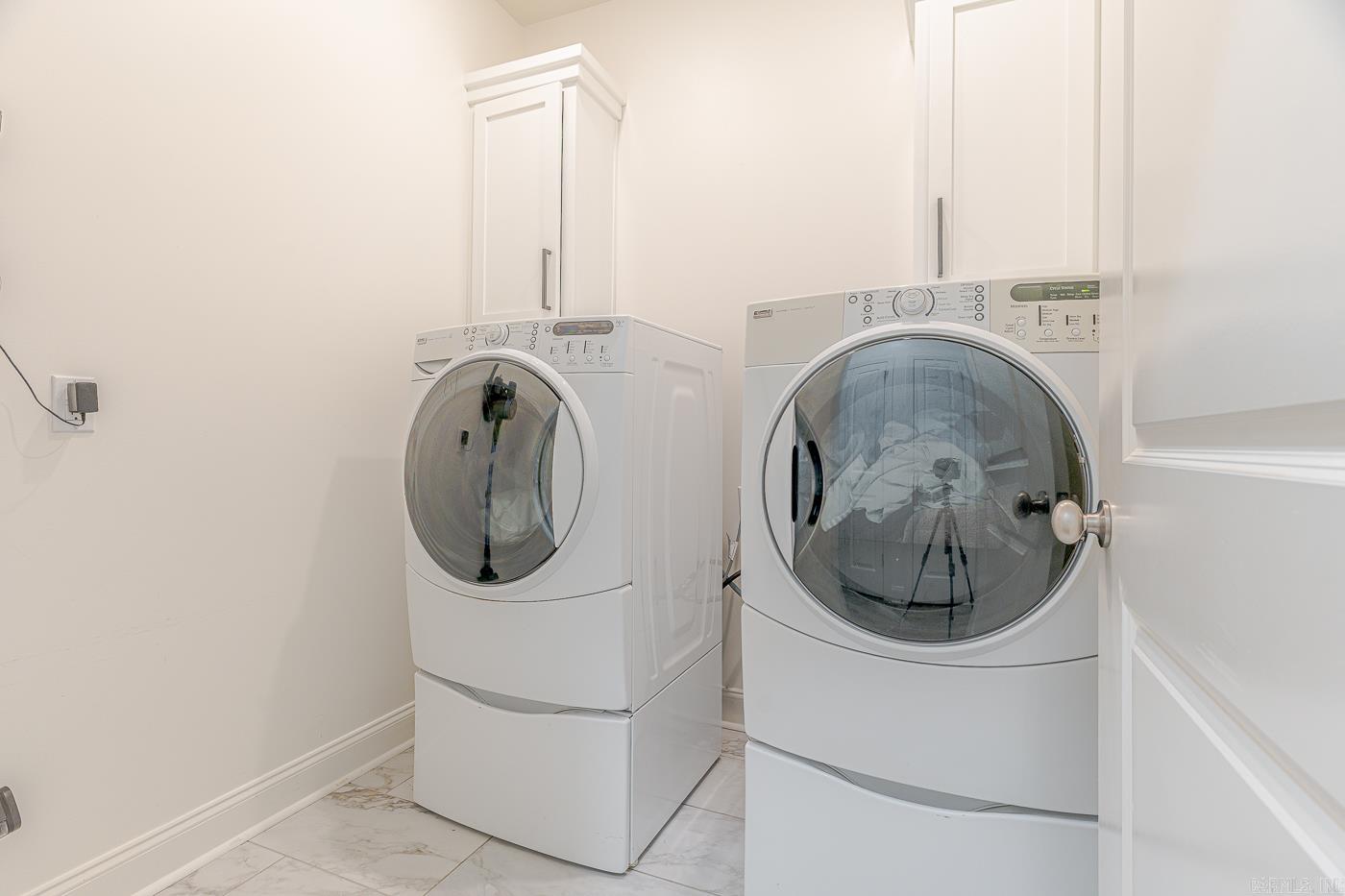 VALLEY VIEW MANOR - Residential