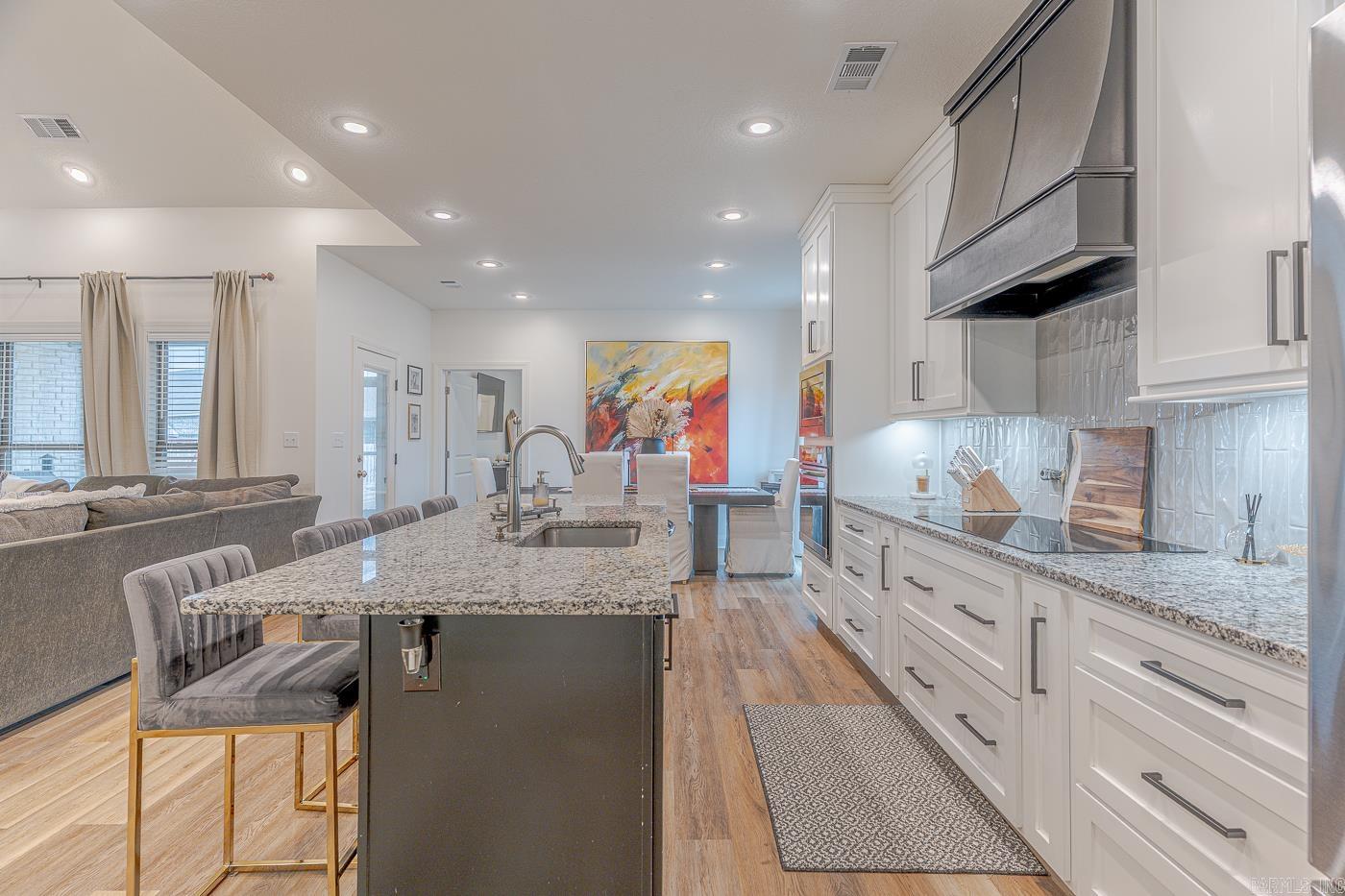 VALLEY VIEW MANOR - Residential