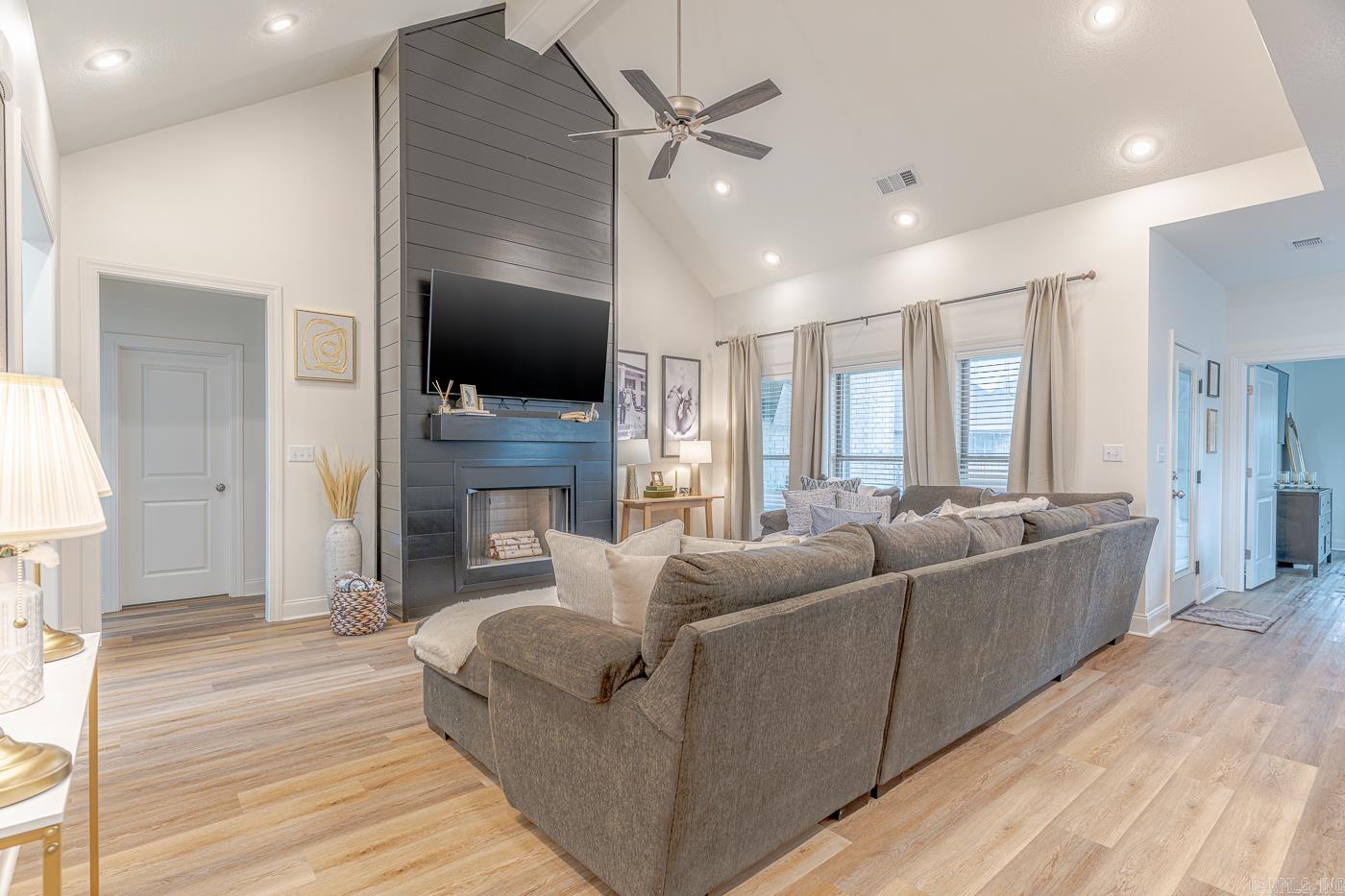 VALLEY VIEW MANOR - Residential