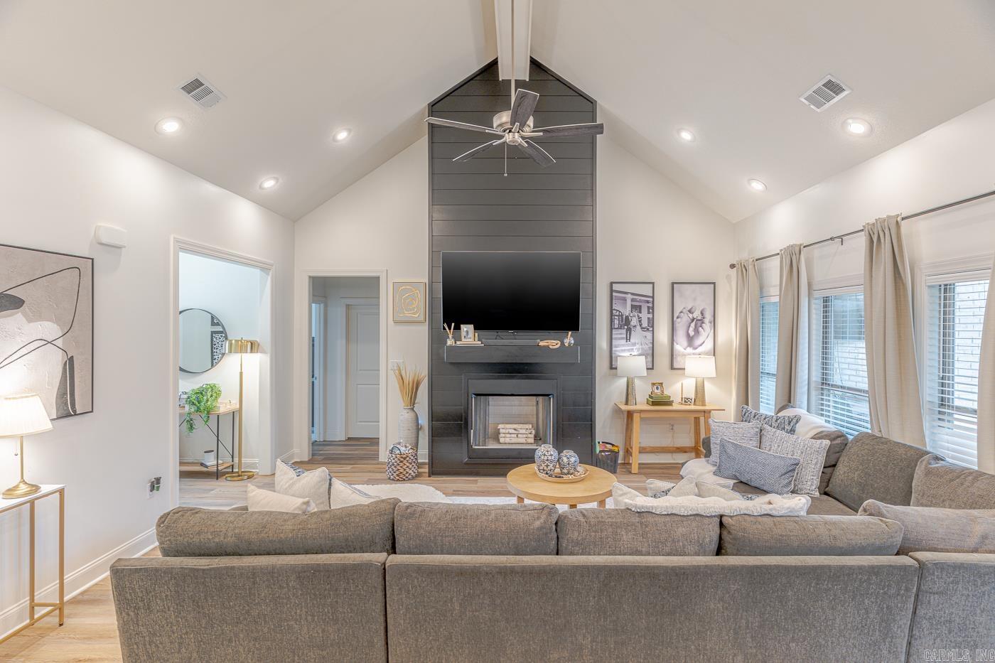 VALLEY VIEW MANOR - Residential