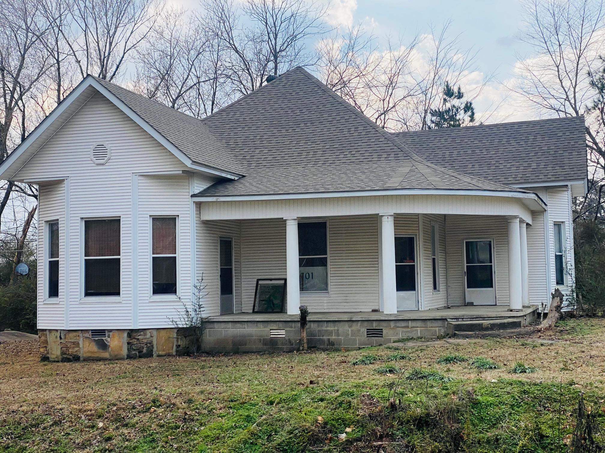 Charming older home on a large corner lot in Heber Springs that needs love to be restored back to its grandeur!! Siding and roof just a few years old! Several businesses surround this home, could possibly be zoned commercial. BEING SOLD AS IS