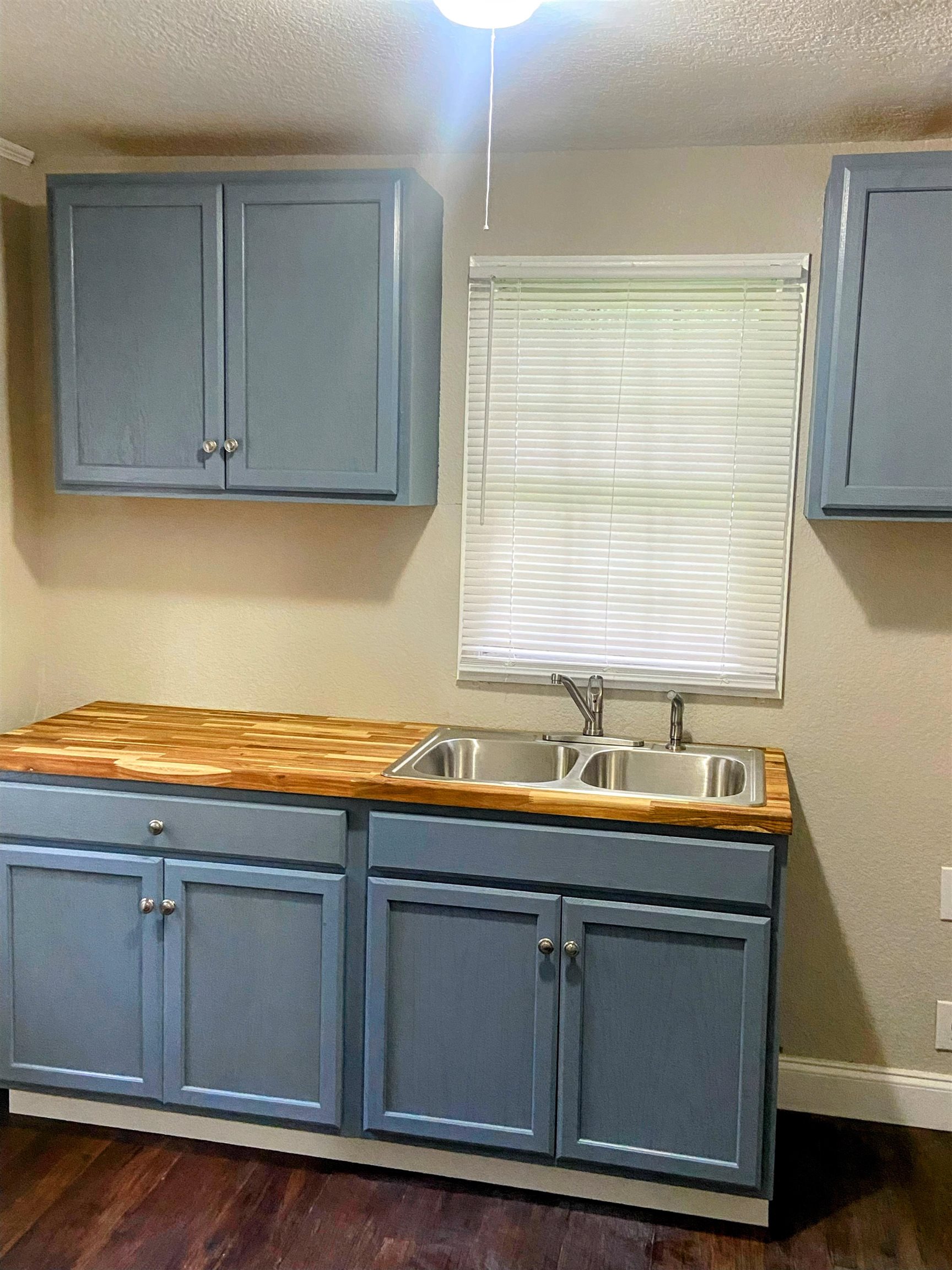 10-15-01 - Residential Lease