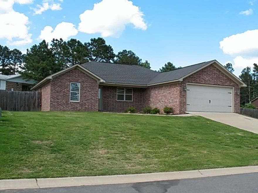 Very nice home in a great neighborhood 2 car garage, fenced yard.