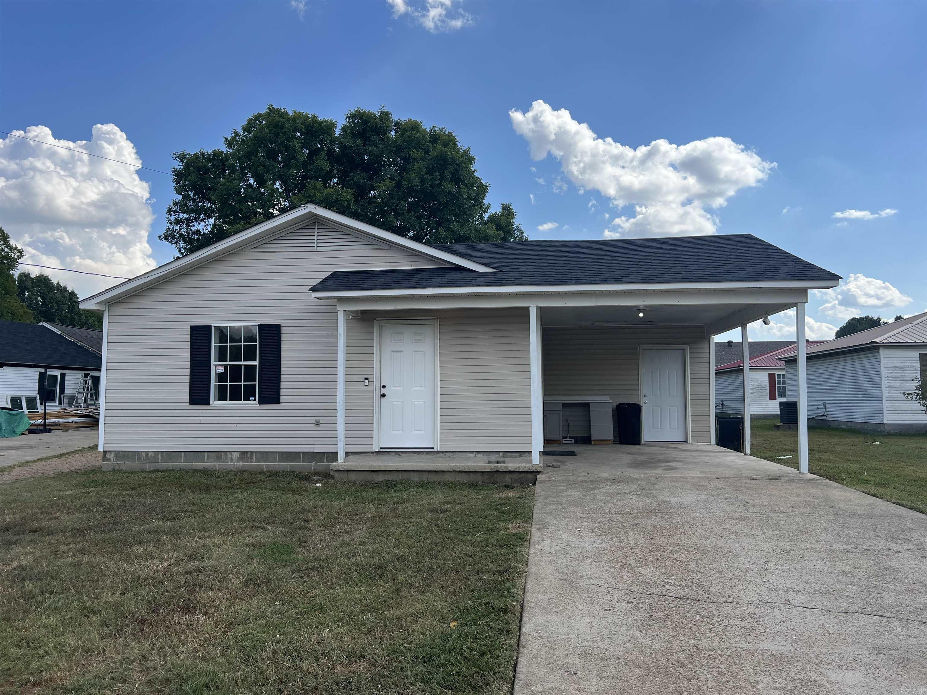 If you are looking for a low maintenance 3 bedroom/ 2 bathroom home in Paragould under $125k...here you go! 1802 E Lake Street features many updates in the last couple years including a new roof, luxury vinyl floors, fresh paint, light fixtures, interior and exterior doors, and so much more! Call your favorite agent to schedule a tour before it's gone!