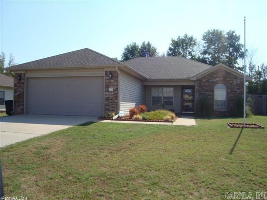 Great floor plan! 9ft ceilings, large living room with fireplace, large dining area and nice kitchen with plenty of cabinets and a breakfast bar! Split bedroom plan with a nice master, separate shower, and walk-in closet! Backyard has privacy fence and patio.