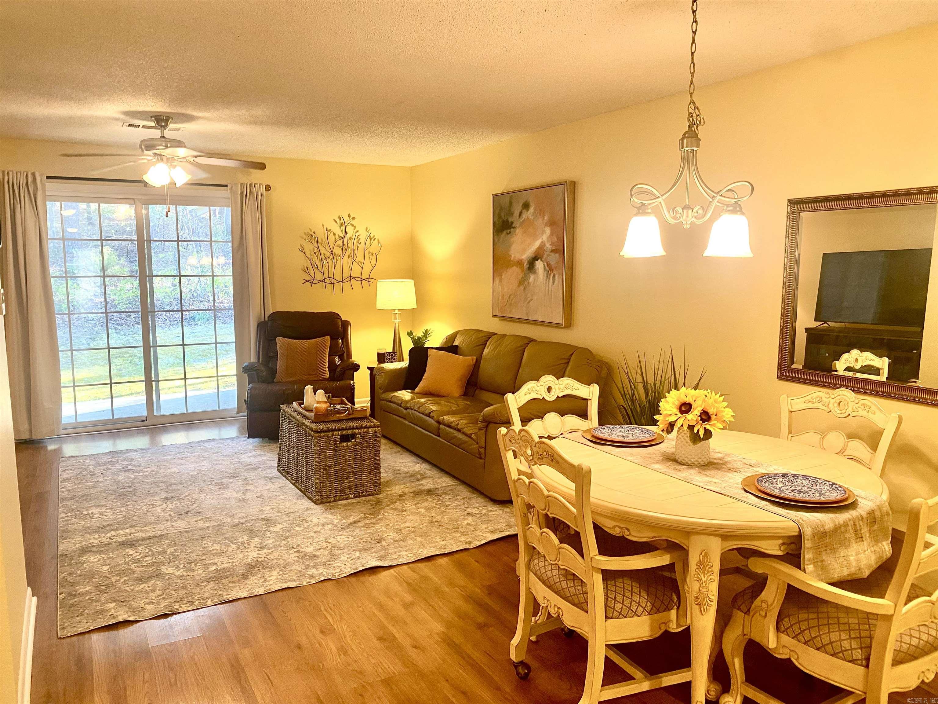 VALENCIA COURTS - Residential