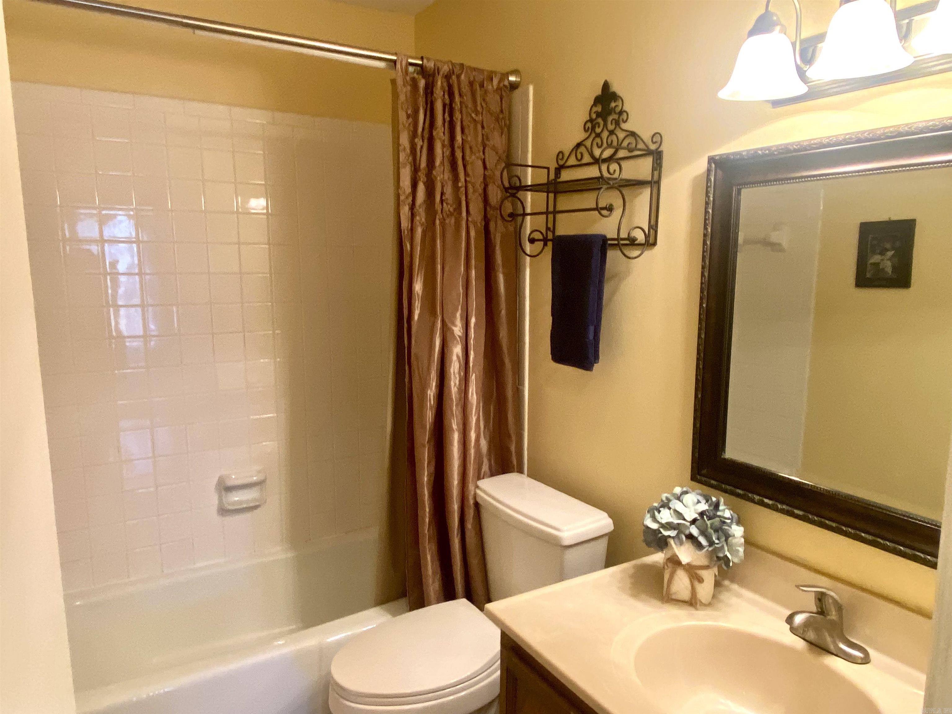 VALENCIA COURTS - Residential