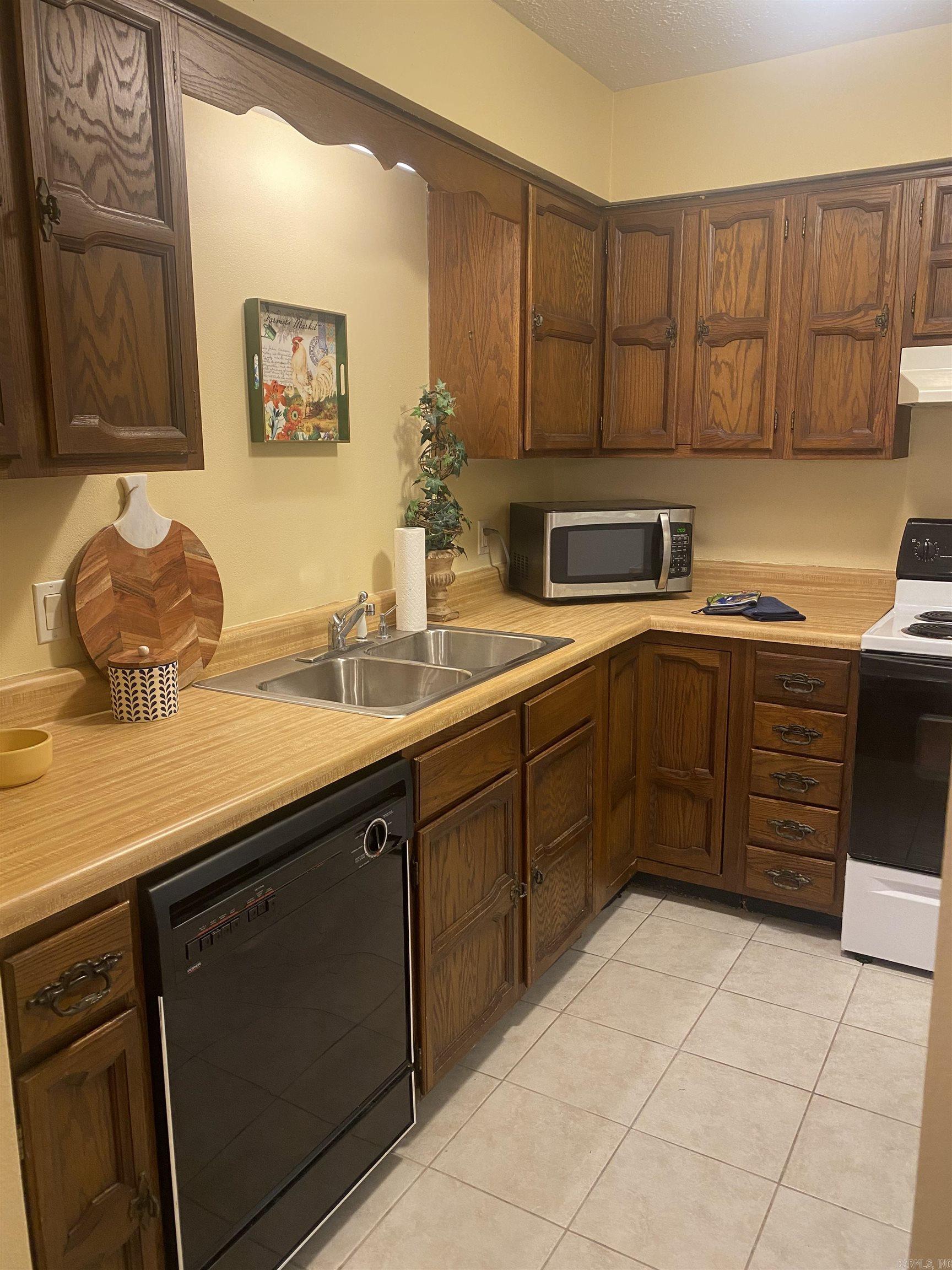 VALENCIA COURTS - Residential