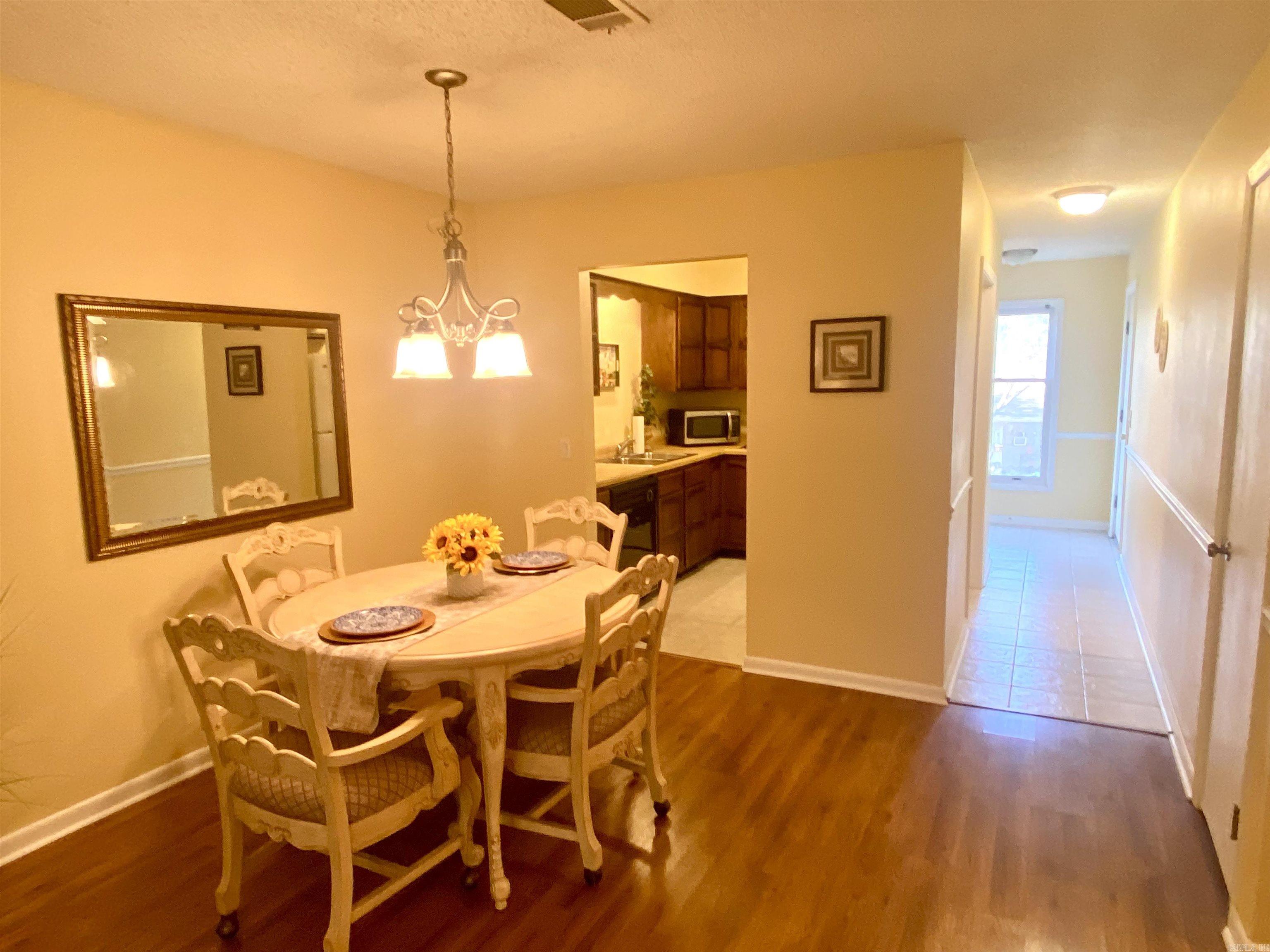 VALENCIA COURTS - Residential