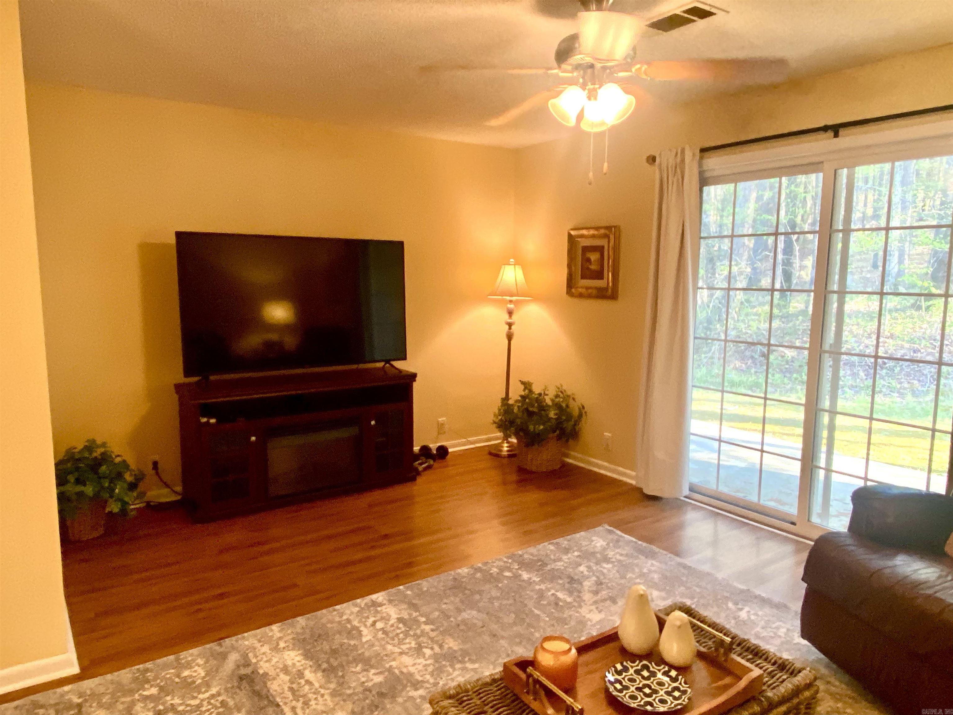 VALENCIA COURTS - Residential