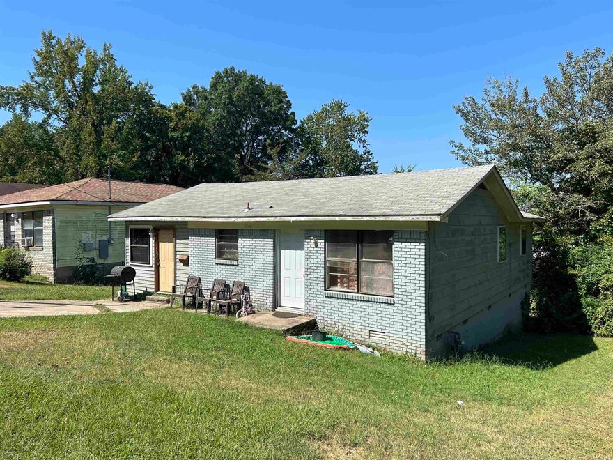 INVESTORS LOOK  This 4 bedroom, 2 bath home is a great investment opportunity. Additional living room included in bedroom count. Currently rented for $800. House has two living rooms, one of which is included in 4 bedroom figure.   Please allow 24 Hour Notice for tenants. Key is in Supra.