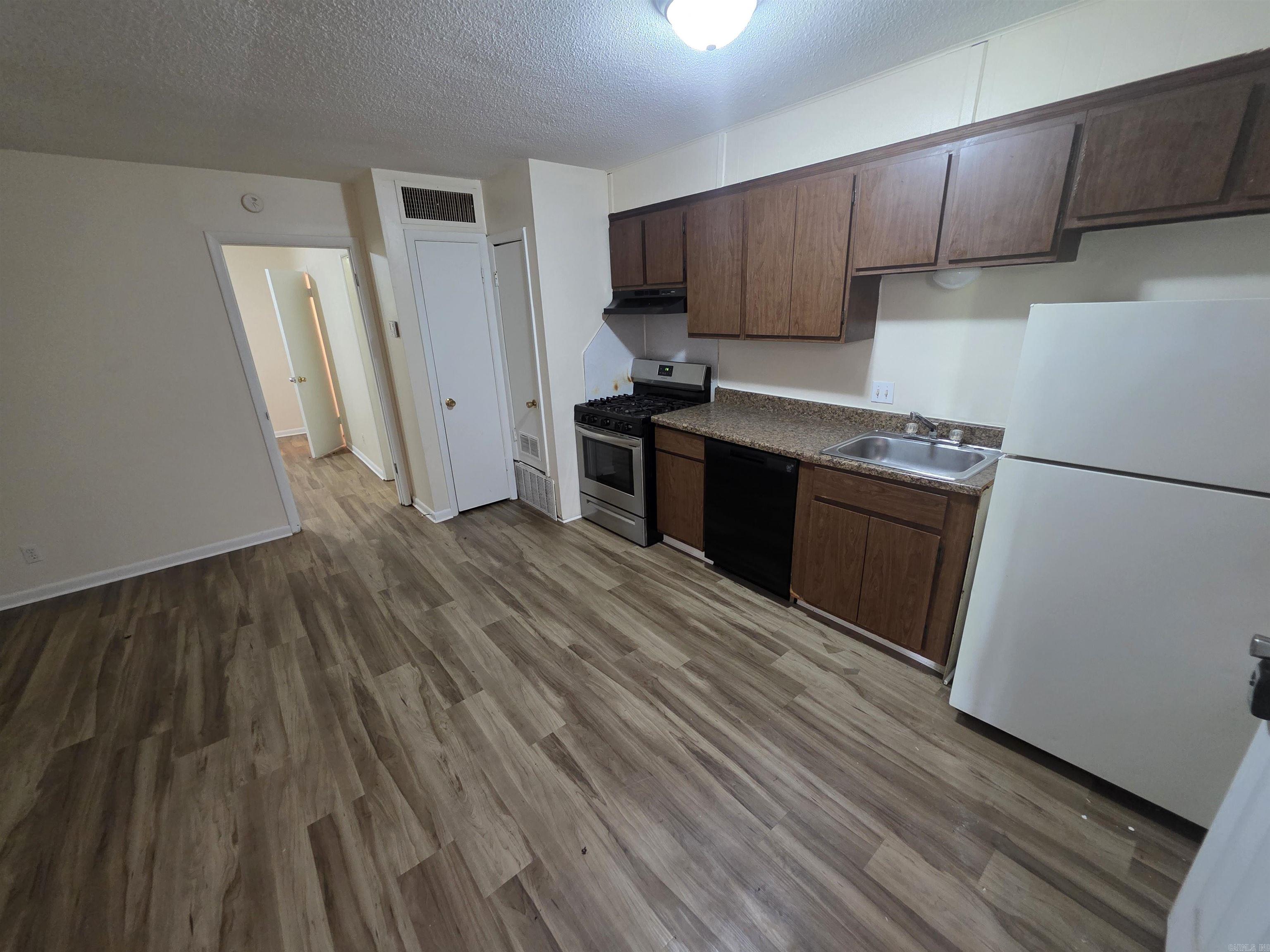 Hill Crest - Residential Lease