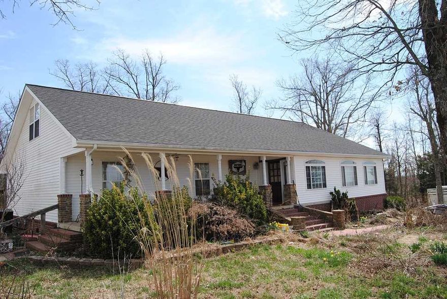 A BEAUTIFUL HOME WITH PRISTINE VIEWS, 4 BEDROOMS -3 1/2 BATH, ZONE HEAT AND COOL. LOADS OF FLOWERS , HAS A BEAUTIFUL KITCHEN, BIG DECK OUT BACK, TWO GAS FIREPLACES, LOTS OF TRIM , OAK-TILE AND CARPET ,2 CAR GARAGE, WITH A MAN CAVE OR AN APARTMENT, CHICKEN PEN AND STORAGE BUILDING, SHORT DISTANCE TO FOX STORE AND ABOUT A 25 MIN, DIRVE TO MOUNTAIN VIEW AND WHITE RIVER, FOYER, COVER PORCH , TERMITE CONTRACT, PLACE FOR OFFICE AND GAME ROOM, LOADS OF STORAGE IN THIS HOME, THIS HOME HAS LOTS OF POTENTIALS,