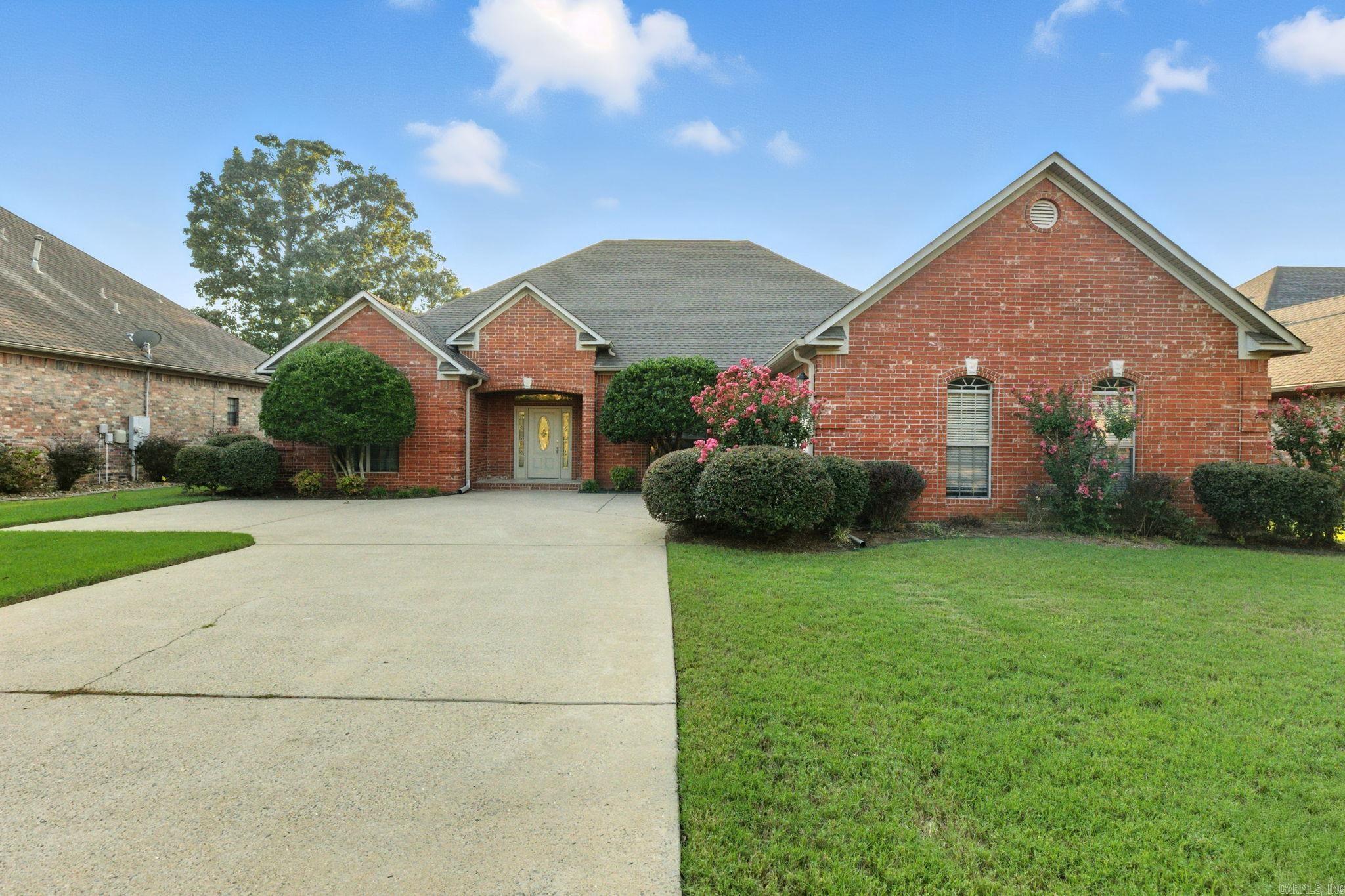 Live the Maumelle lifestyle in this 4 bedroom, 2.5 bath home just steps from the Country Club of Arkansas golf course! Gather in the family room with hardwood floors and cozy gas fireplace, host dinners in the formal dining room, or cook in the chef-friendly kitchen with island, breakfast bar, gas range, and stainless appliances. Retreat to the primary suite with double vanities, soaking tub, and walk-in closet. Enjoy mornings on the covered patio and evenings on the extended patio inside your private, fenced backyard. Oversized 2-car garage has space for a golf cart. Convenient to golf, shopping, and dining ā this home blends space, comfort, and location!