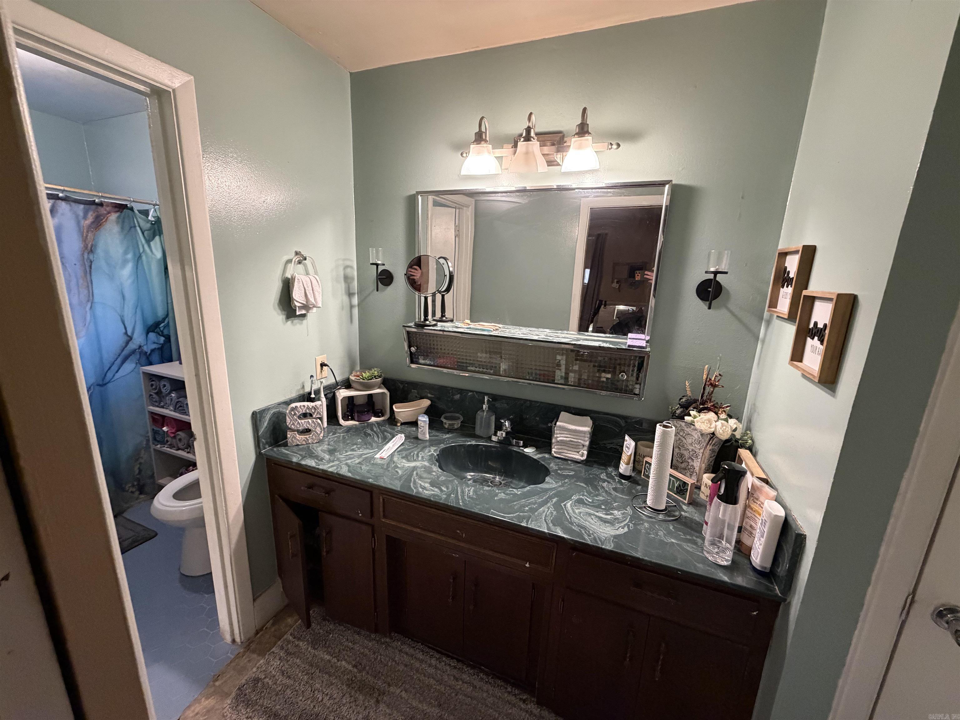 ARROW HEAD MANOR - Residential