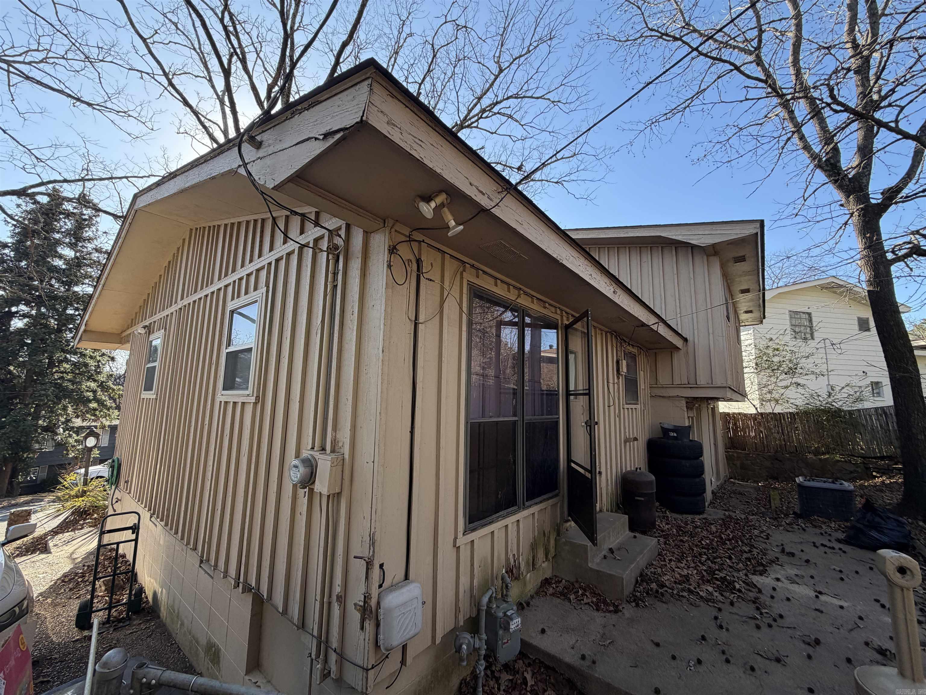 ARROW HEAD MANOR - Residential