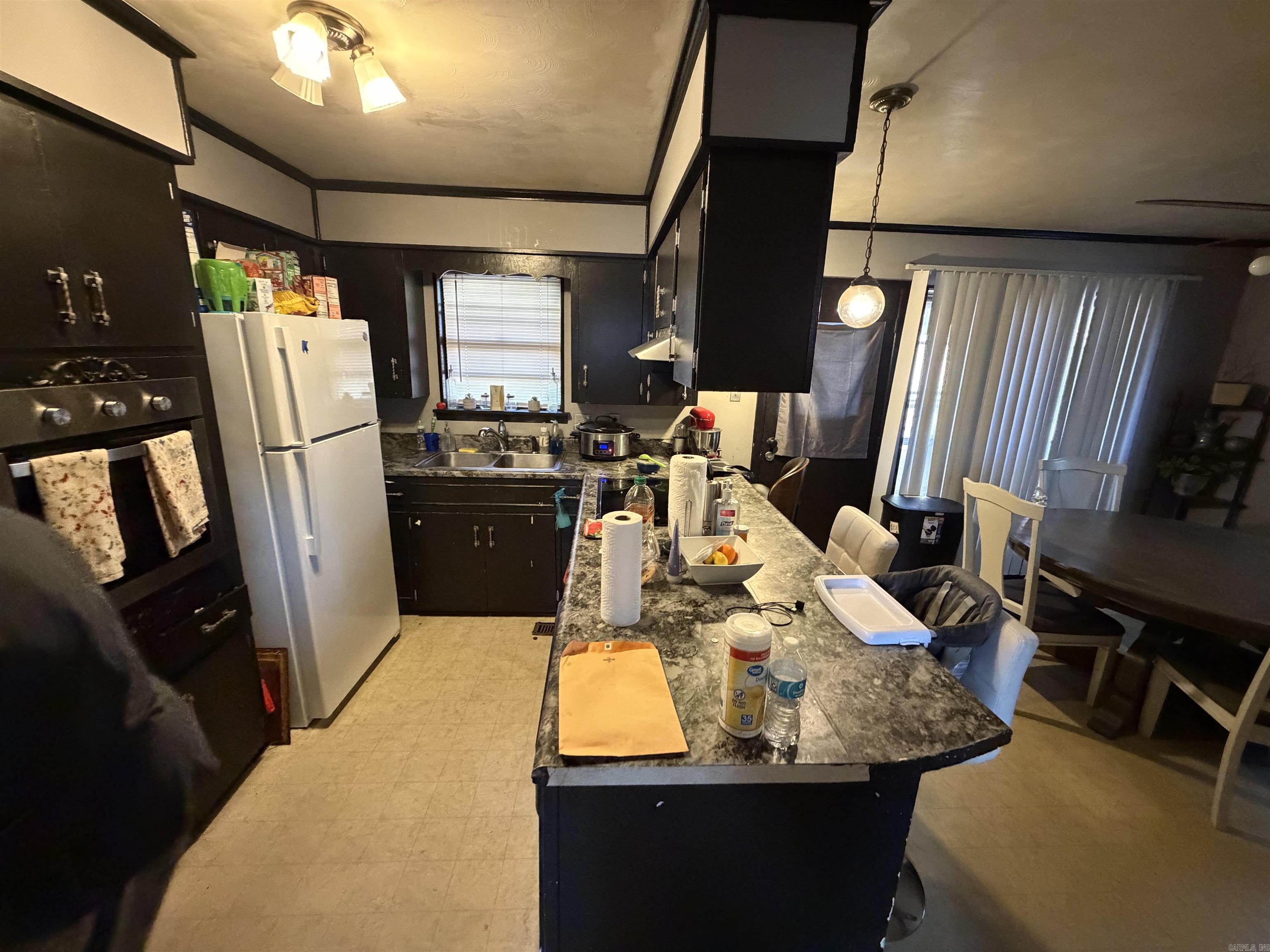 ARROW HEAD MANOR - Residential