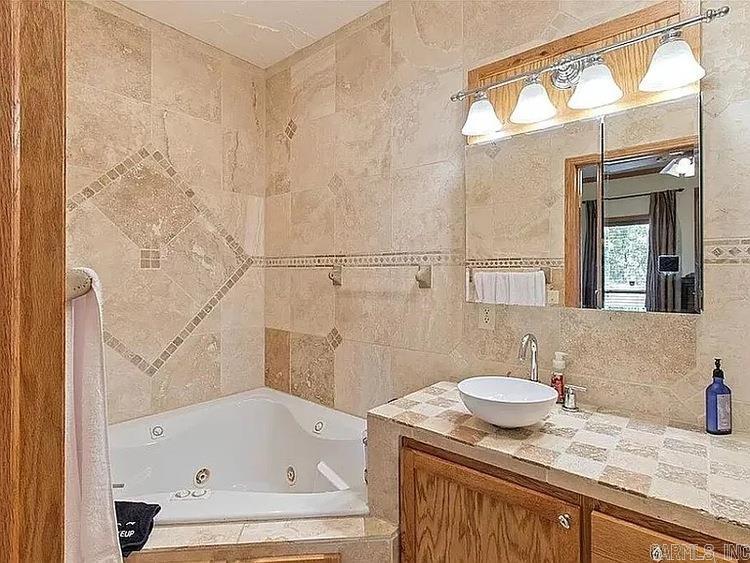 EAGLES NEST - Residential