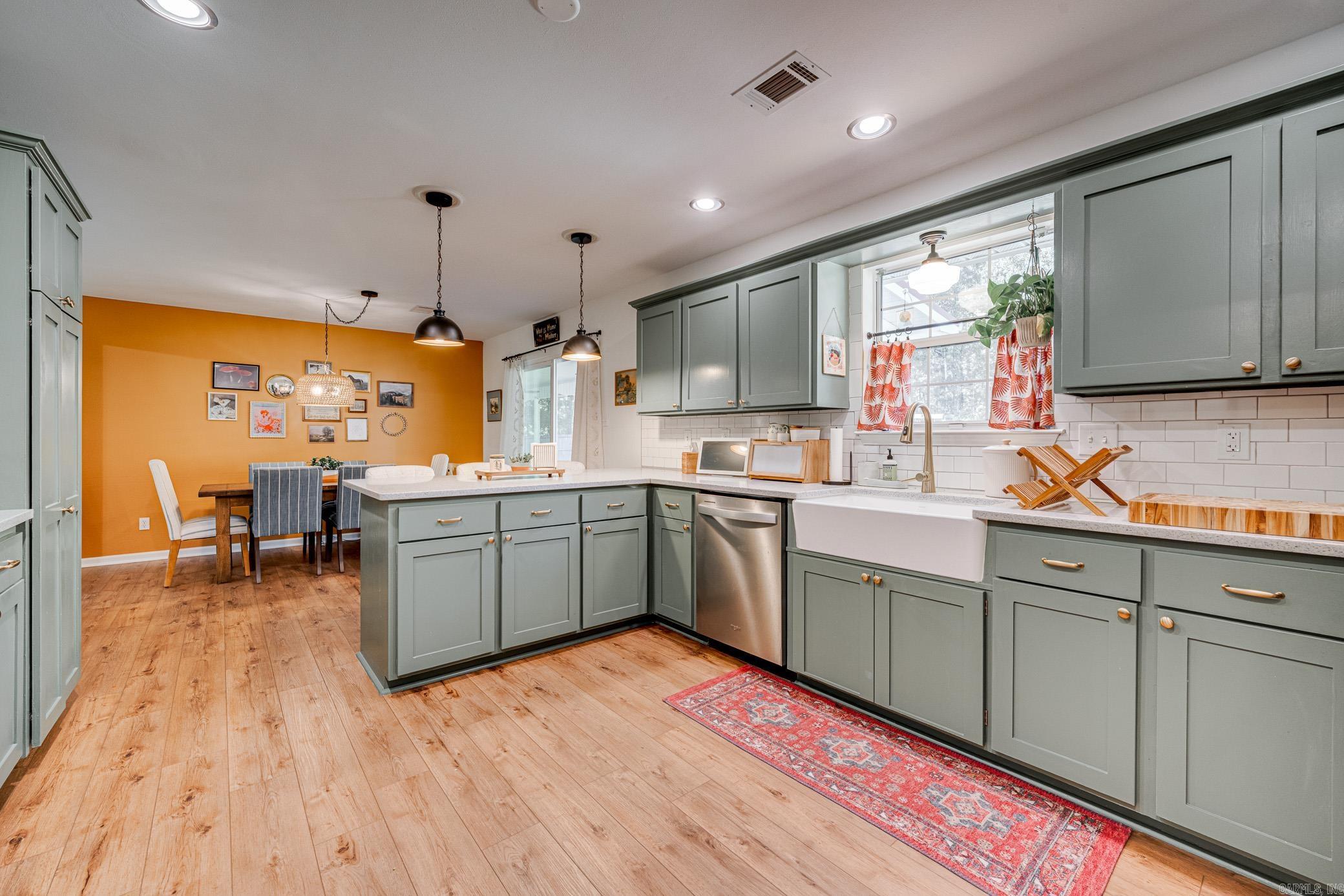 CHRISTINA VALLEY - Residential