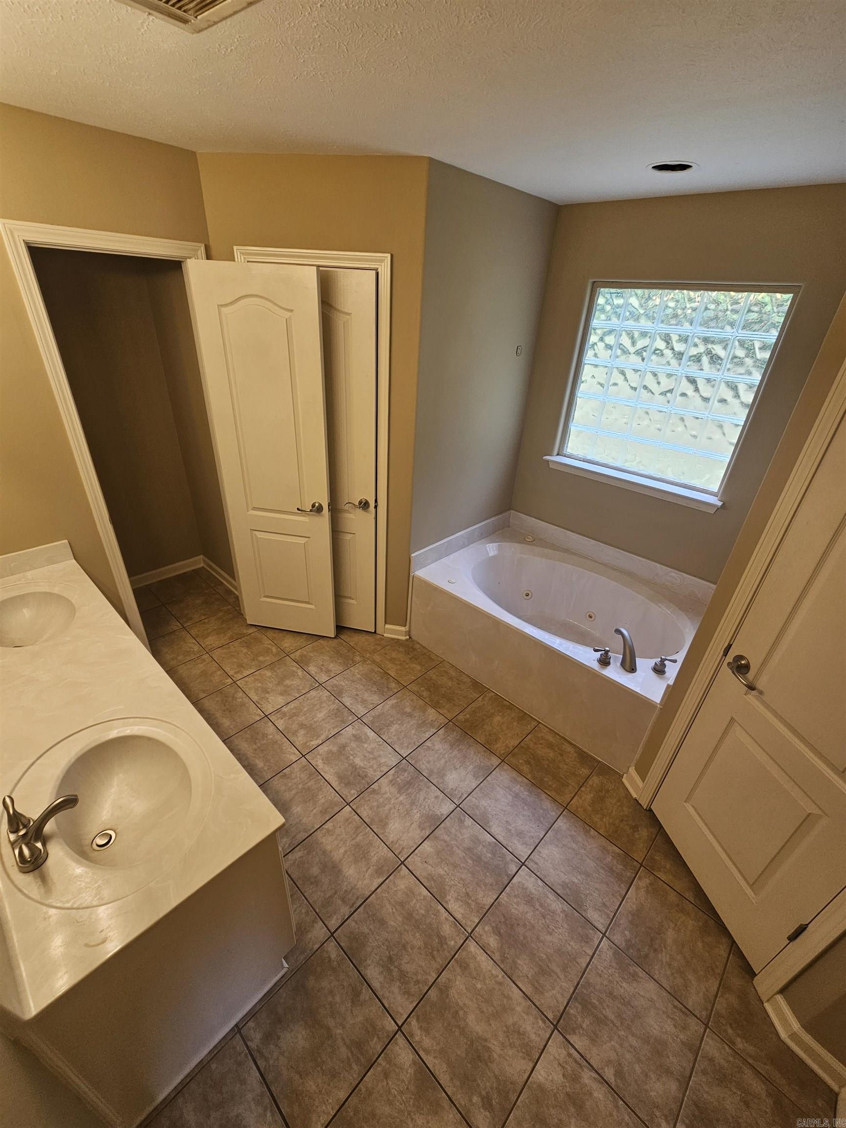 West Oaks - Residential Lease