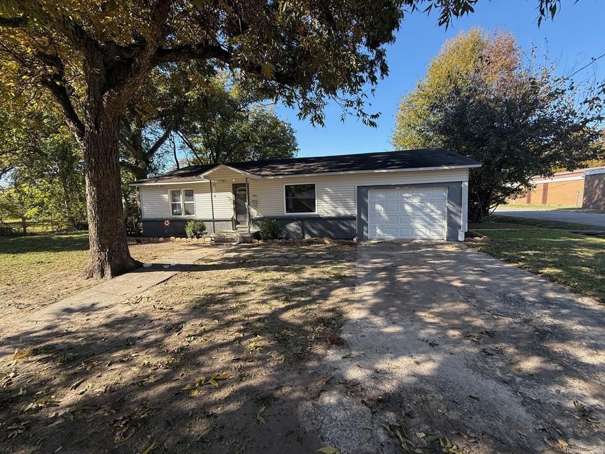 Come check out this beautifully remodeled 2 bed 1 bath home in the heart of Lonoke! Perfect for a first time home buyer or a great investment opportunity. This move in ready home features brand new heat and air, fresh sheetrock and paint, and new flooring throughout. Don't miss your chance to own this charming, updated home in a great location.