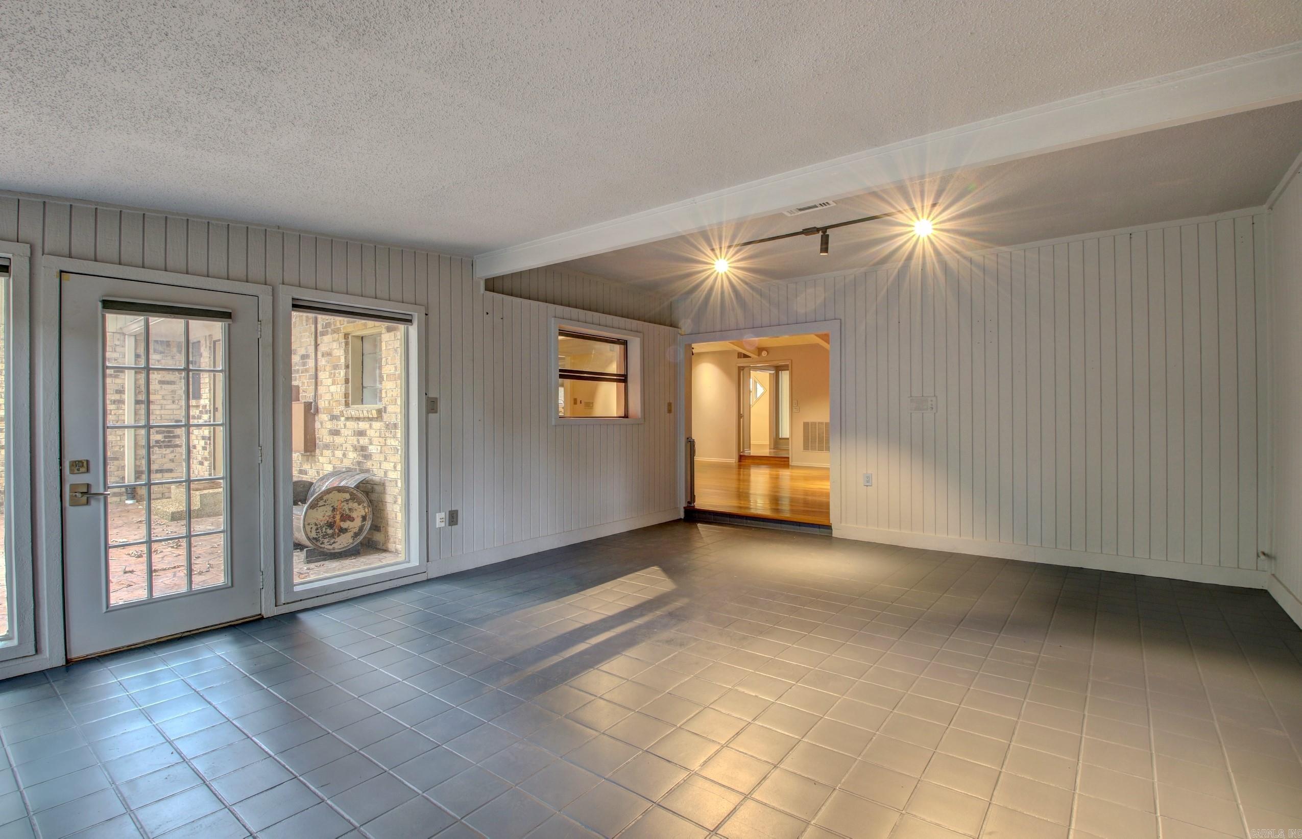 MAUMELLE CLUB MANOR TO CRYSTAL - Residential