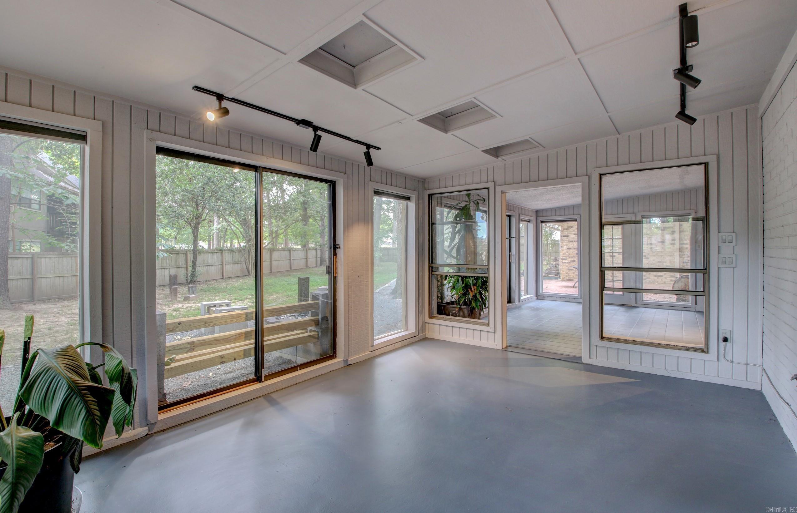 MAUMELLE CLUB MANOR TO CRYSTAL - Residential