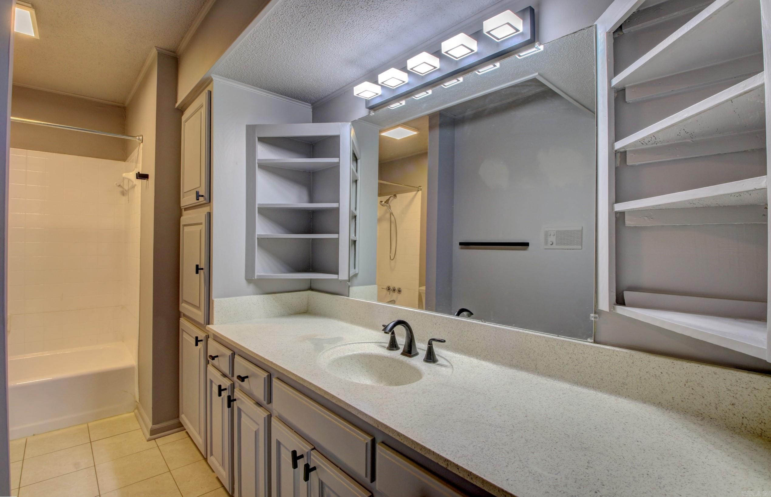 MAUMELLE CLUB MANOR TO CRYSTAL - Residential