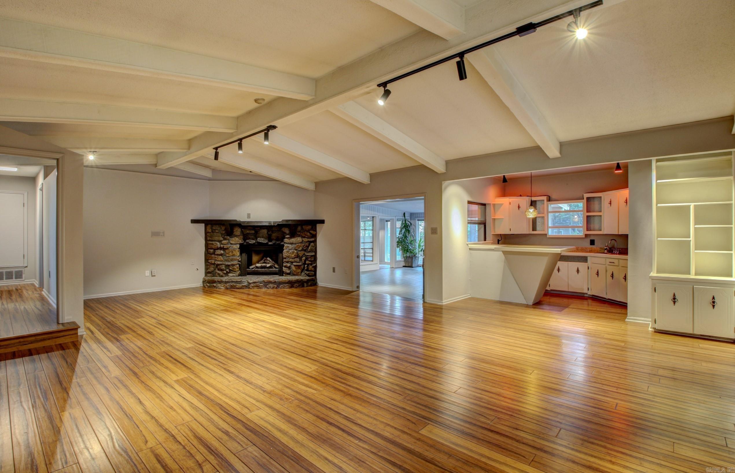 MAUMELLE CLUB MANOR TO CRYSTAL - Residential