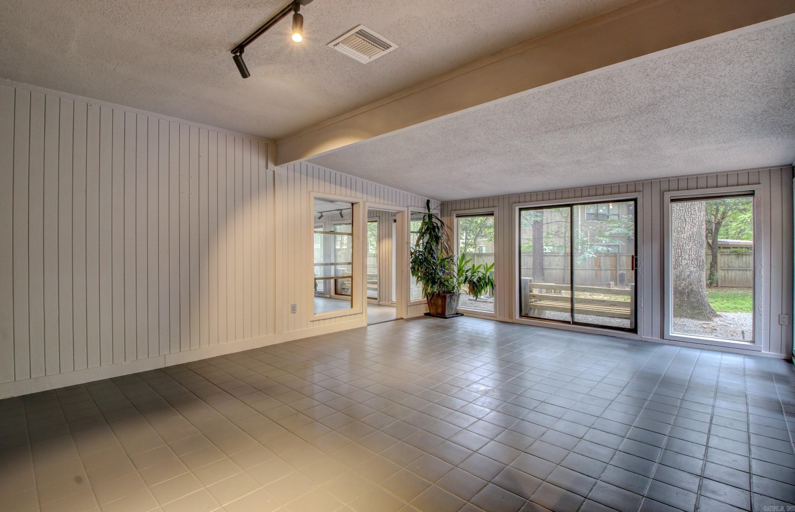 MAUMELLE CLUB MANOR TO CRYSTAL - Residential