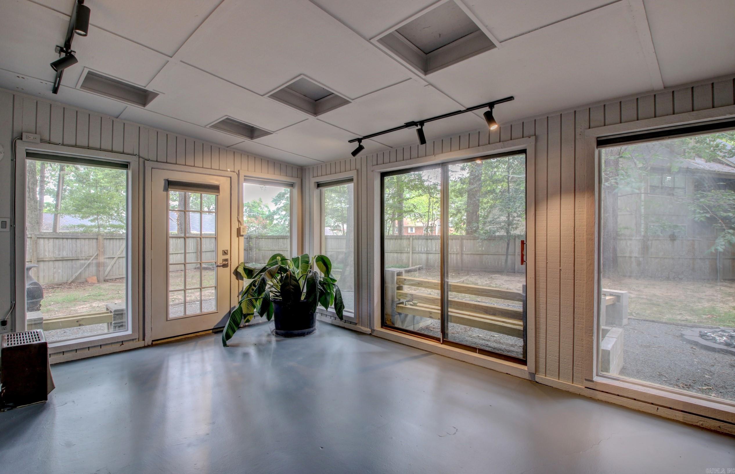 MAUMELLE CLUB MANOR TO CRYSTAL - Residential