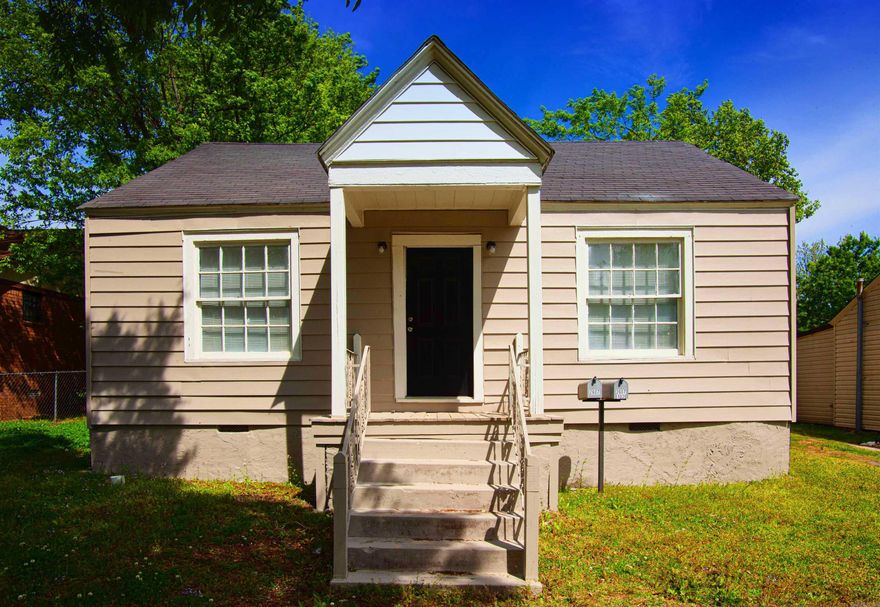 3BR home with a 1BD studio apartment in the back. Near downtown Little Rock and SOMA district. Both units are tenant occupied. 24-hour notice for showings required. Please call the 2nd agent to set up your showing. Leases in place. Monday-Friday showings only. Any offer needs to have the following verbiage included "buyer is aware there is a lease in place and agree to the lease terms".