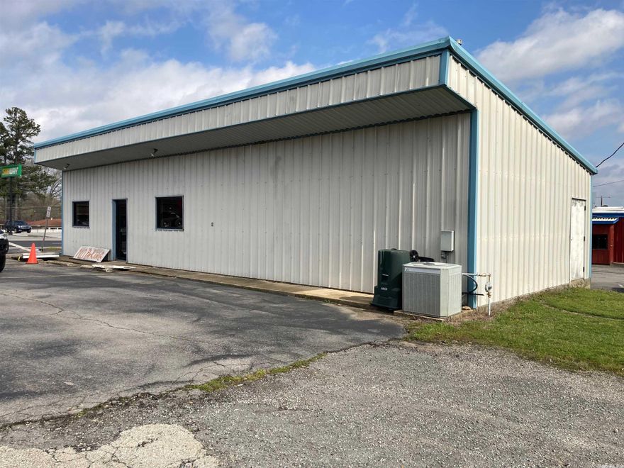 Great investment opportunity. This is a prime location, right off of US-67 with 75ft. of highway frontage.  High traffic area.  This location has most recently been a church, but would be good for office space, a salon, or any other type of small business.  Lot size is approximate.  Please measure for accuracy.  Can be sold with additional land and building.  See MLS# 23008832.