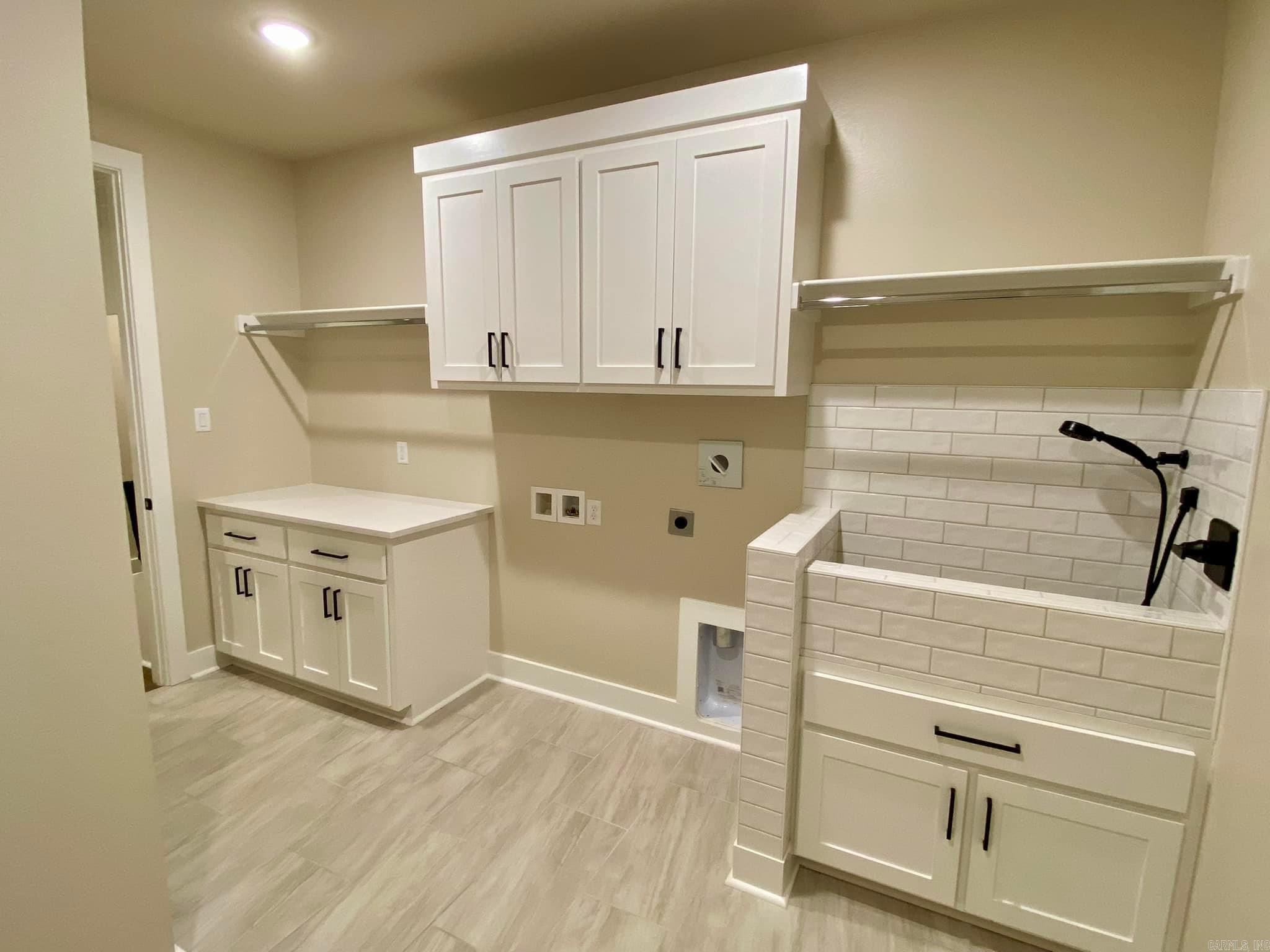 AVILLA MANOR - Residential