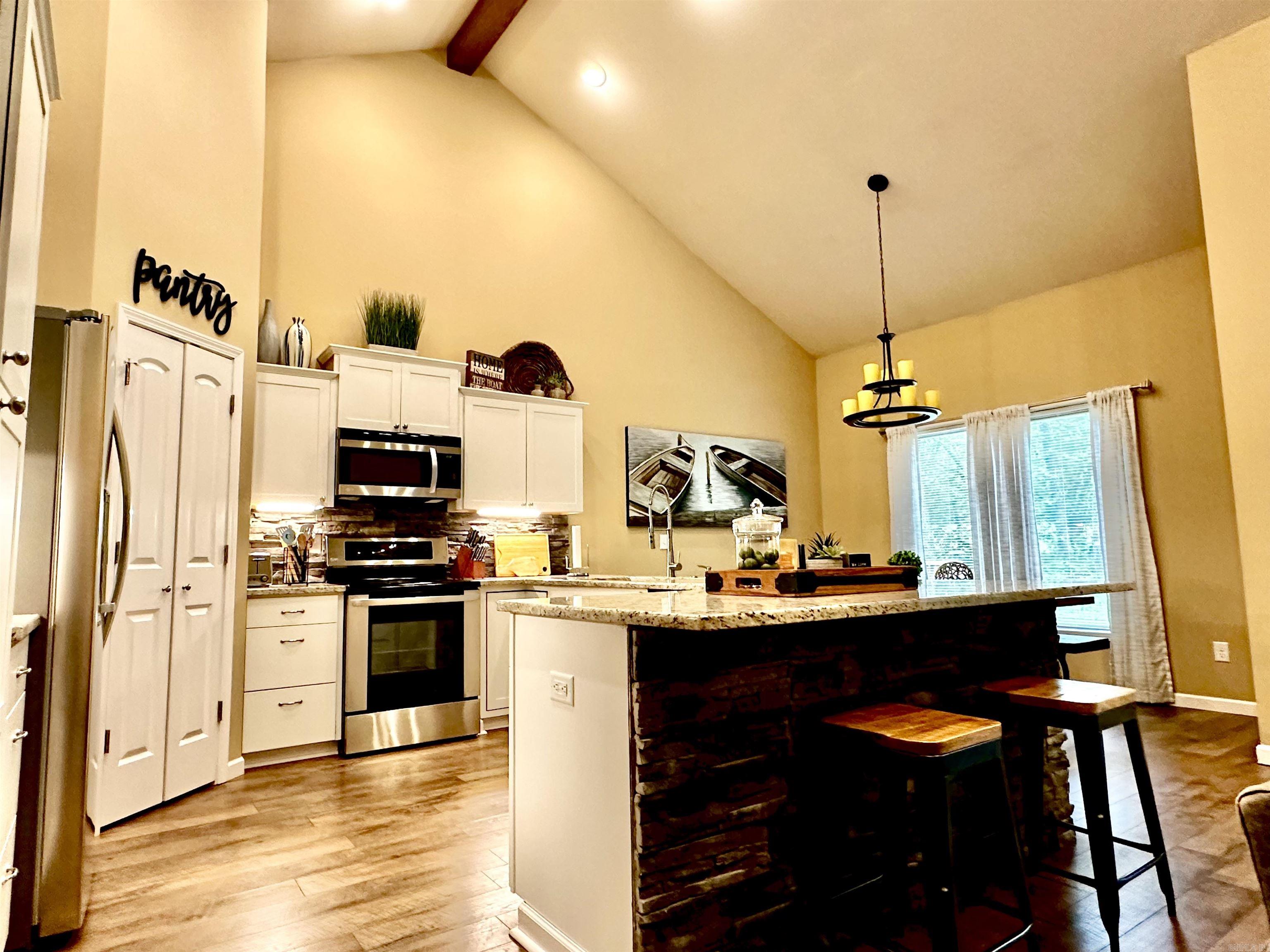 CASTLE RIDGE - Residential